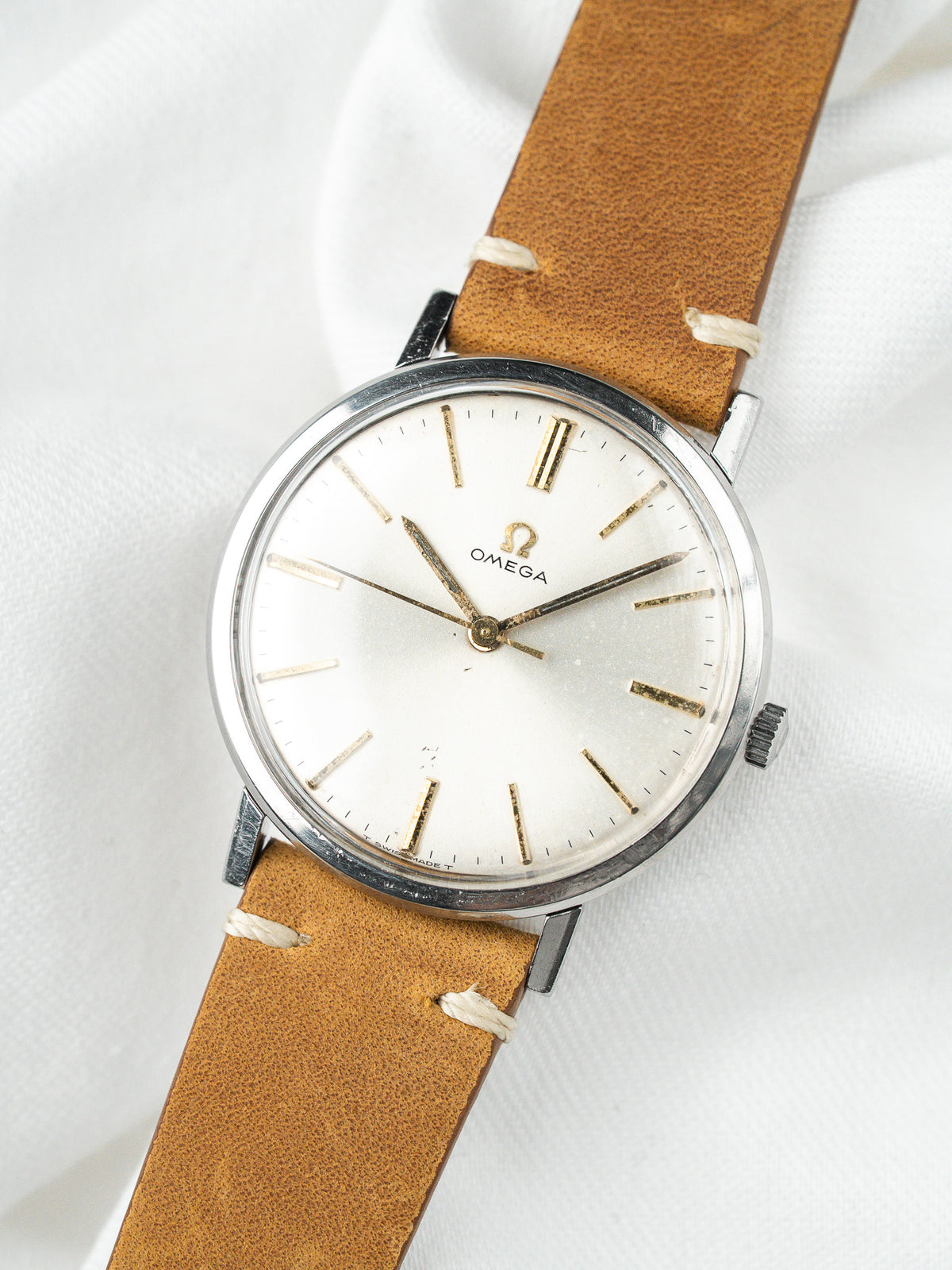 Asas caídas y flanco de la caja - Reloj Omega 131.019 Acero 1964 - Atelier Victor