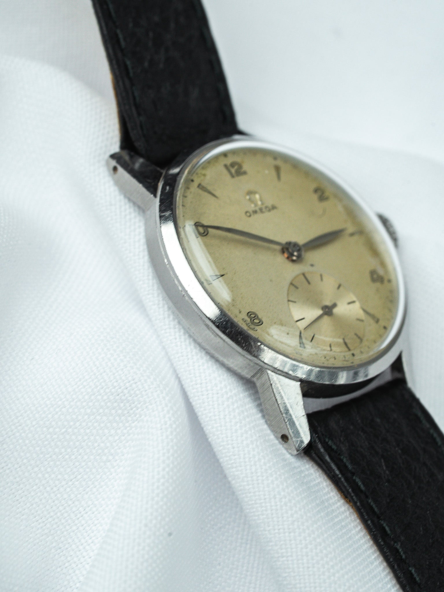Montre Omega 2495 Vintage - 33,5mm Acier Petite Seconde (1947) - Atelier Victor