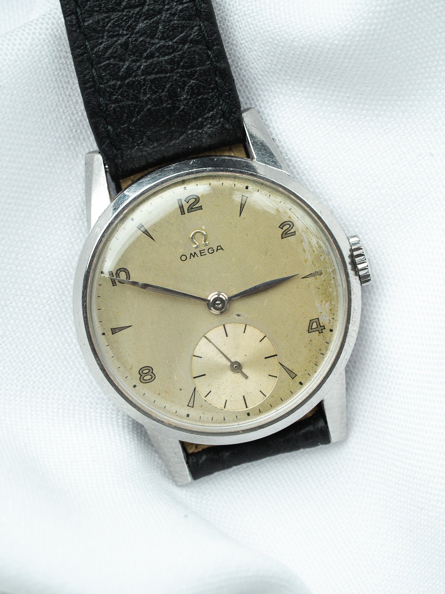 Montre Omega 2495 Vintage - 33,5mm Acier Petite Seconde (1947) - Atelier Victor