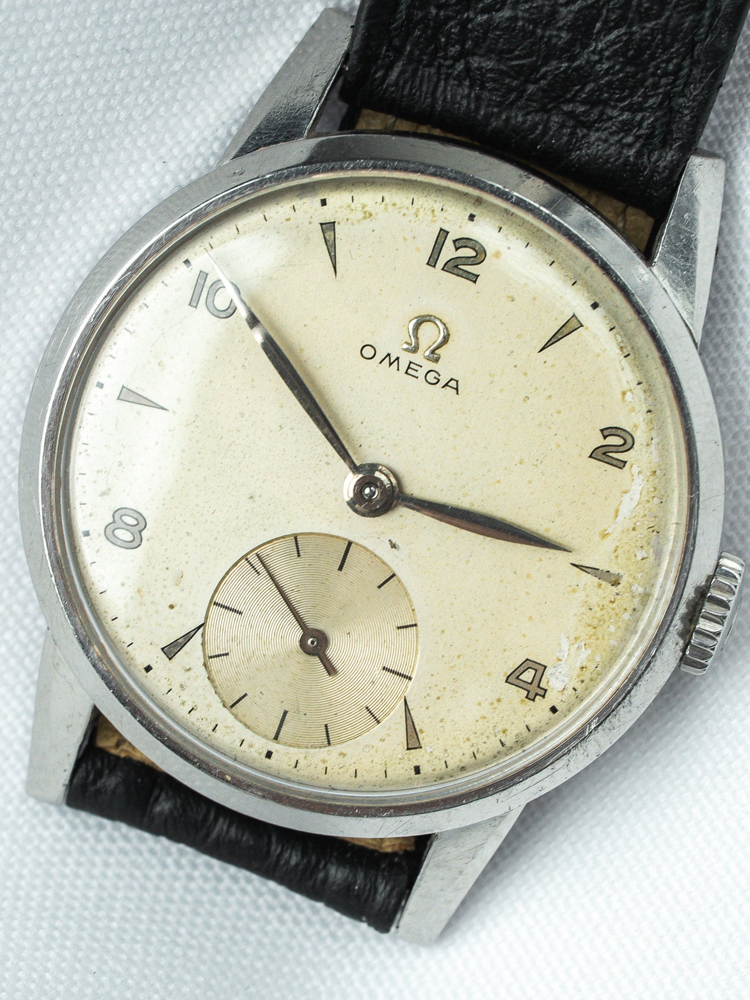 Montre Omega 2495 Vintage - 33,5mm Acier Petite Seconde (1947) - Atelier Victor