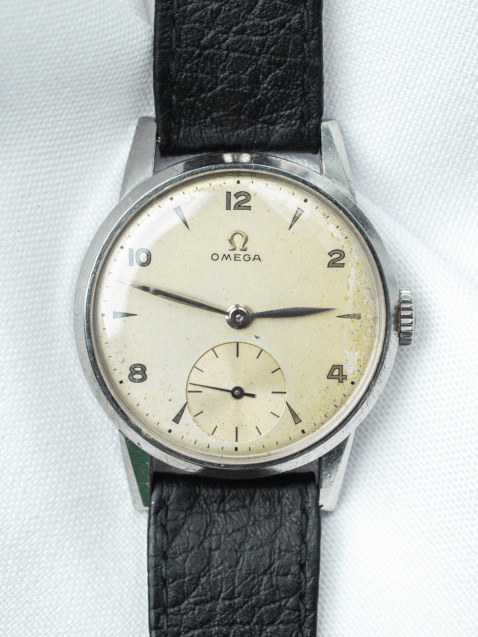 Montre Omega 2495 Vintage - 33,5mm Acier Petite Seconde (1947) - Atelier Victor