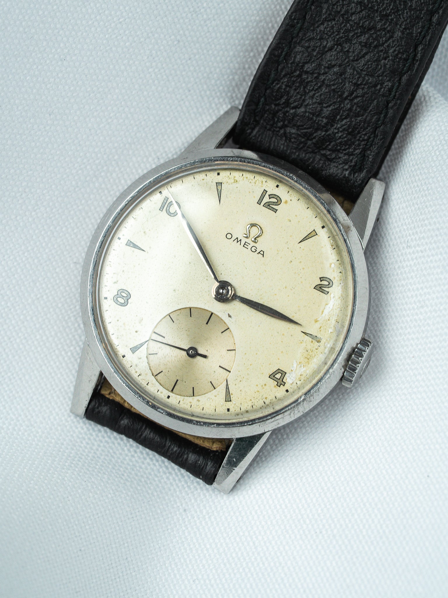 Montre Omega 2495 Vintage - 33,5mm Acier Petite Seconde (1947) - Atelier Victor
