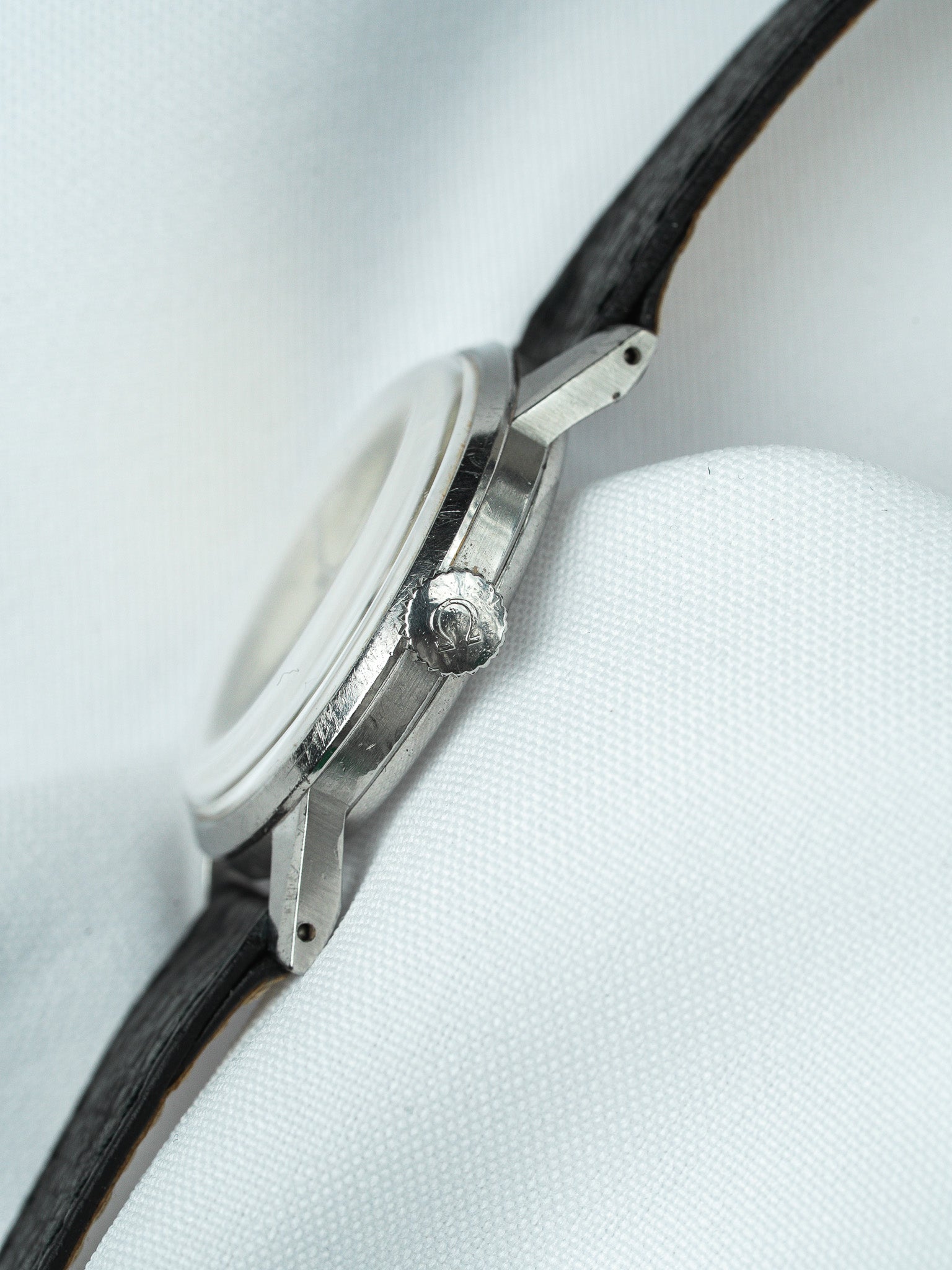 Montre Omega 2495 Vintage - 33,5mm Acier Petite Seconde (1947) - Atelier Victor