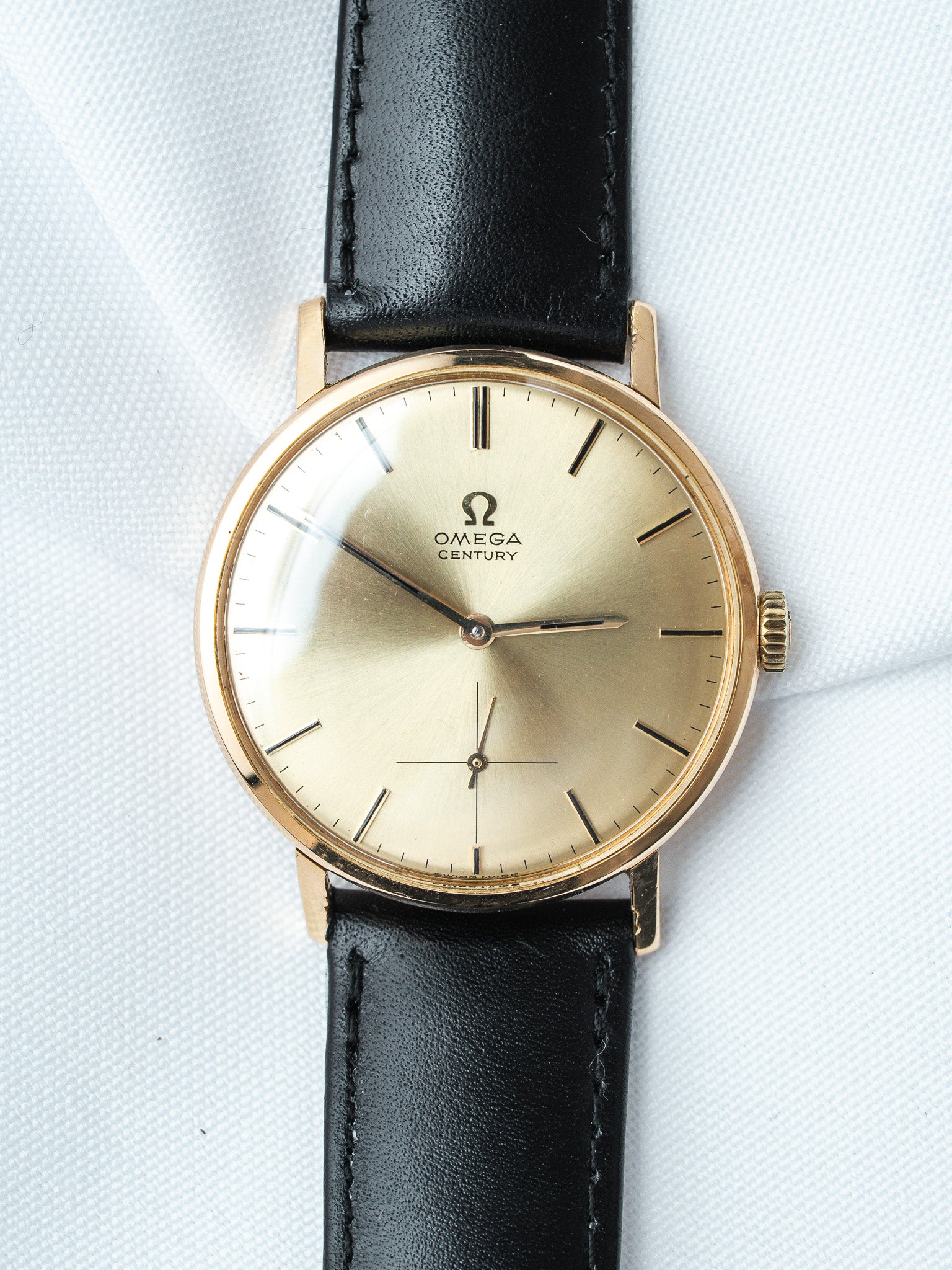 Montre Omega Century 121.014 Vintage - 33mm Or Jaune 18K (1964) - Atelier Victor