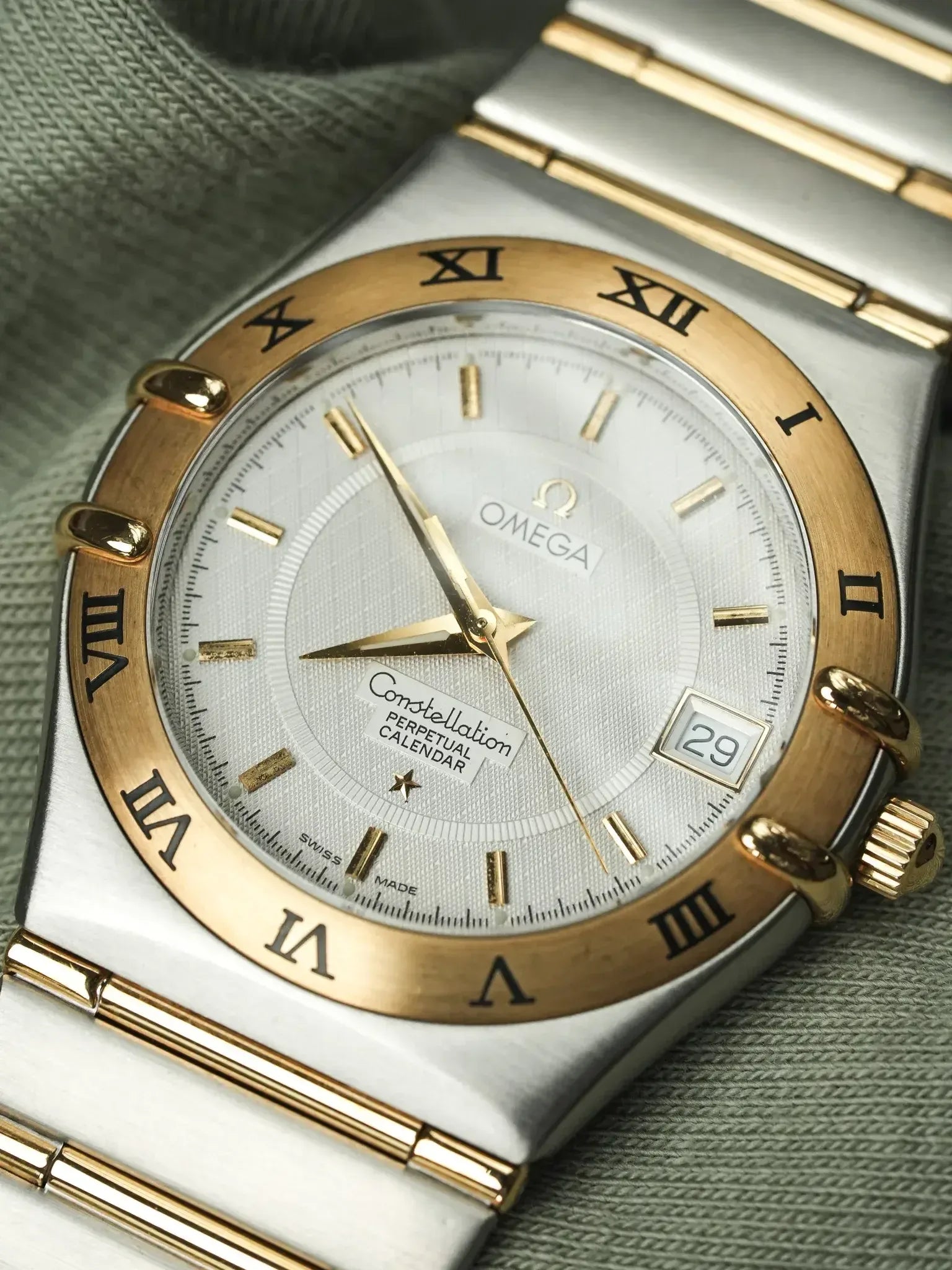 Omega - Constellation Manhattan Acier Or 18k Calendrier Perpétuel - 1990s - Atelier Victor