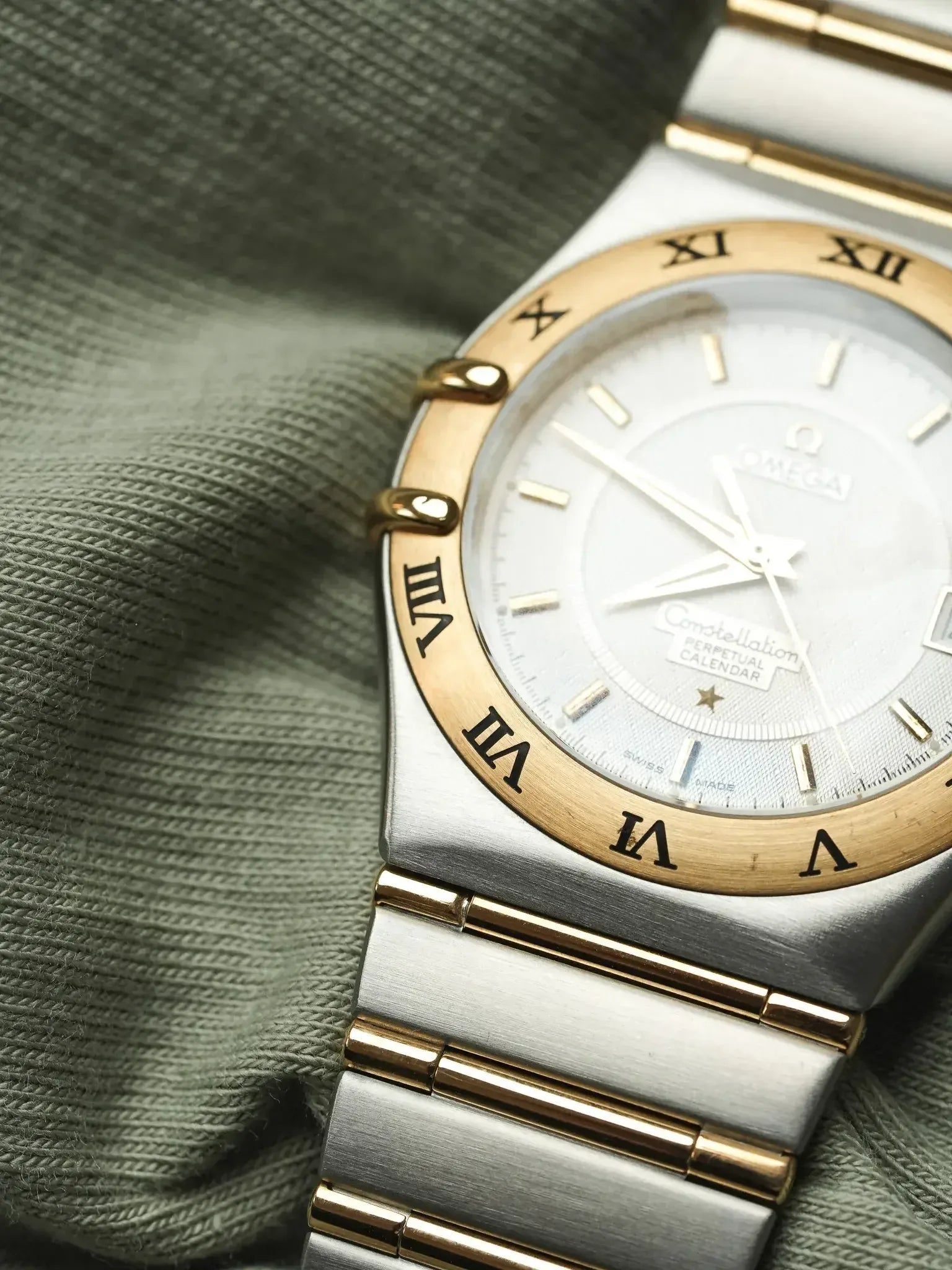 Omega - Constellation Manhattan Acier Or 18k Calendrier Perpétuel - 1990s - Atelier Victor