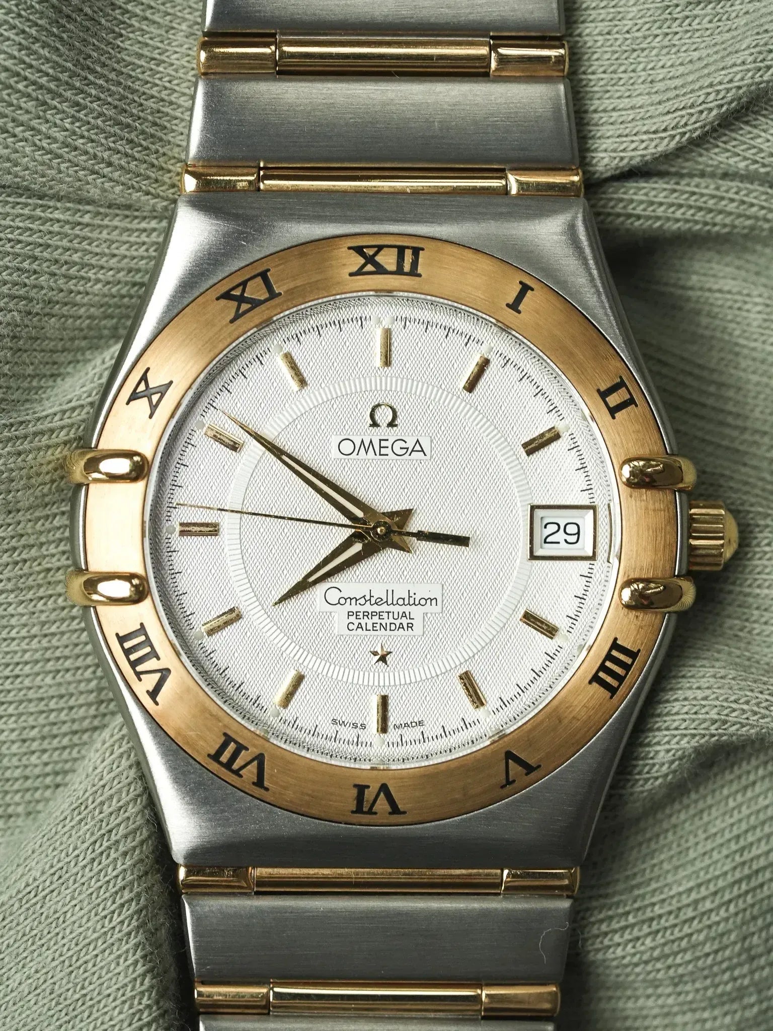 Omega - Constellation Manhattan Acier Or 18k Calendrier Perpétuel - 1990s - Atelier Victor