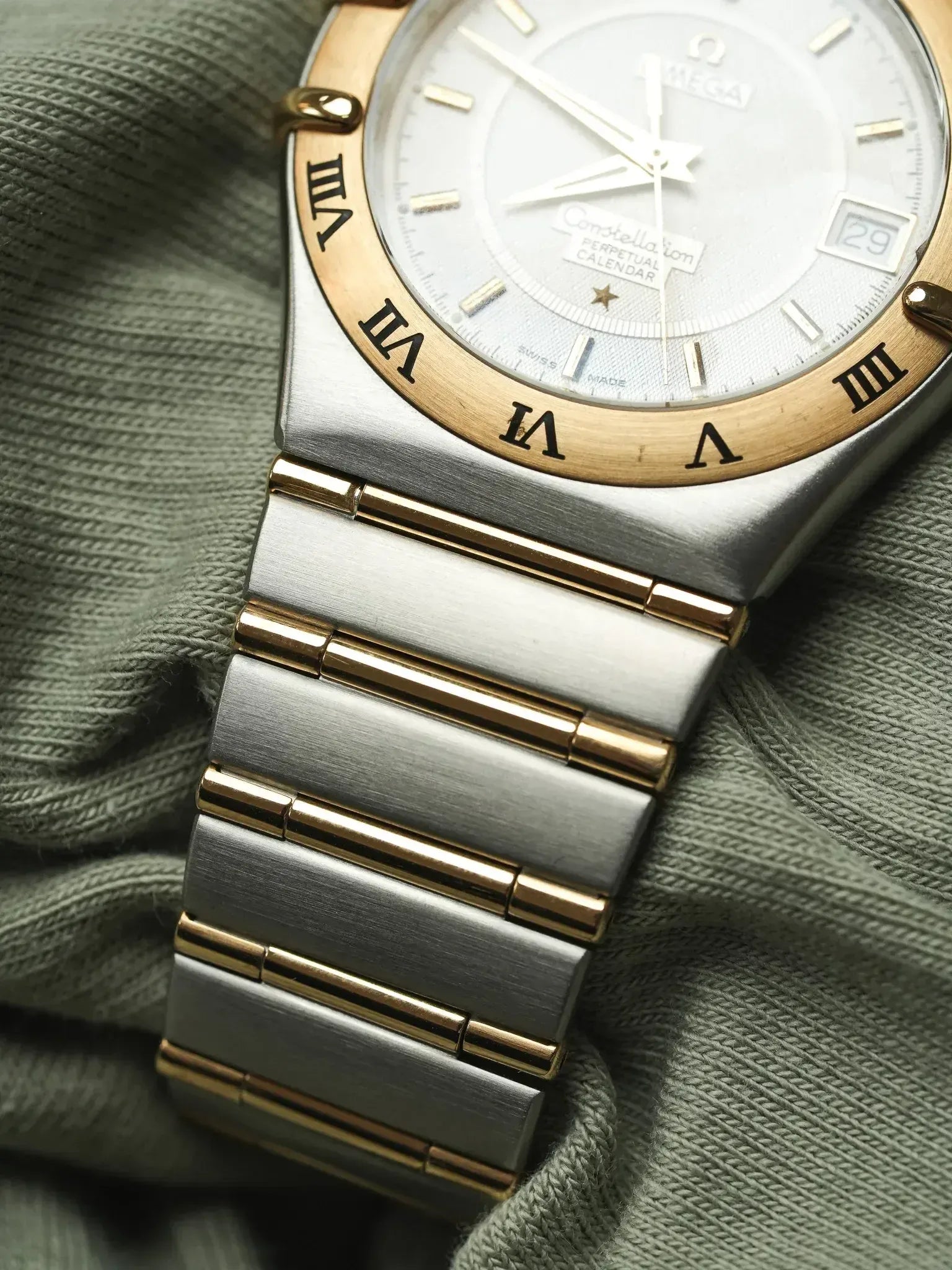 Omega - Constellation Manhattan Acier Or 18k Calendrier Perpétuel - 1990s - Atelier Victor
