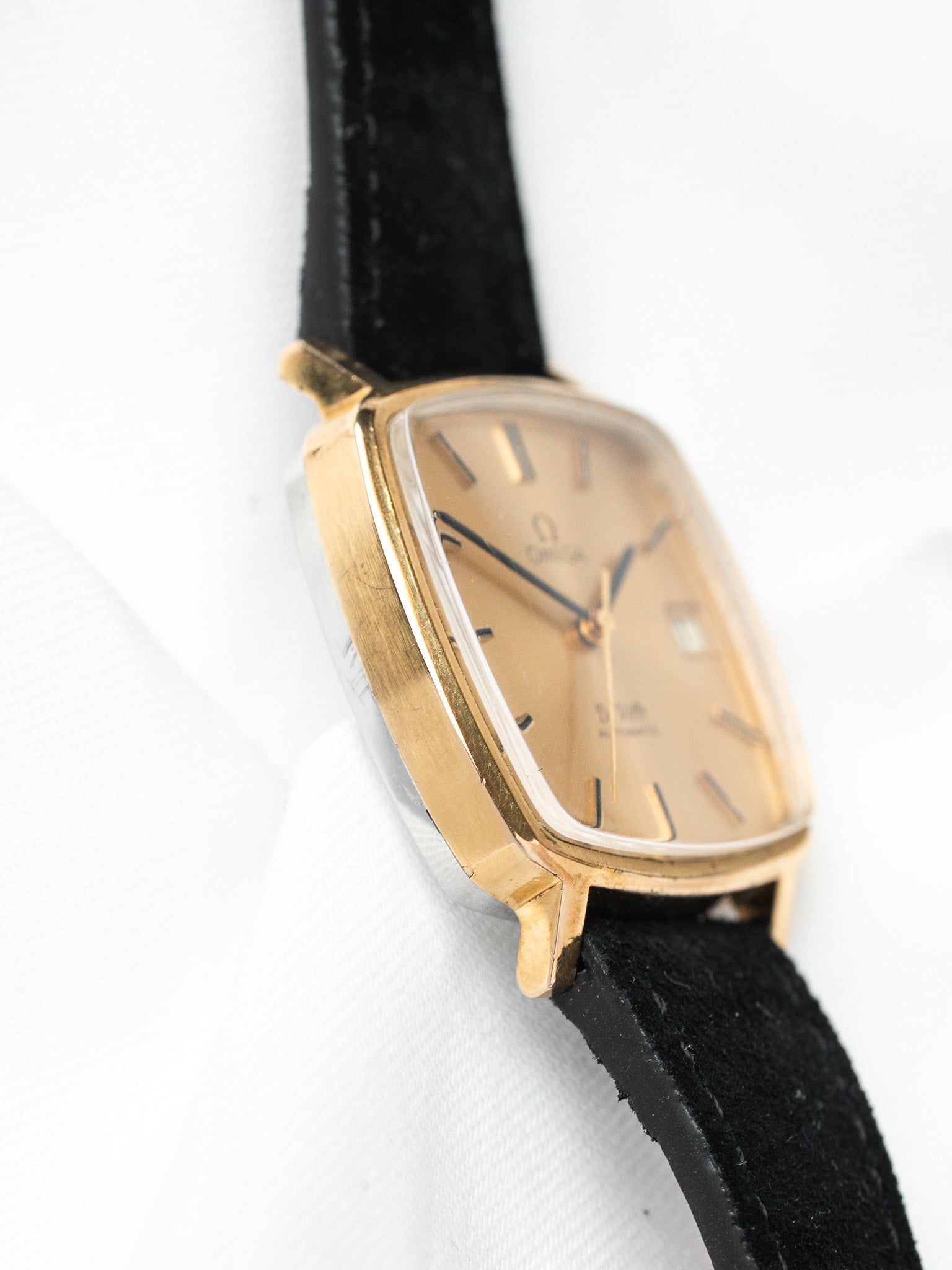 Vintage Omega Watch De Ville Automatic Gold-Plated 162.0060 — Gold Dial (1978)