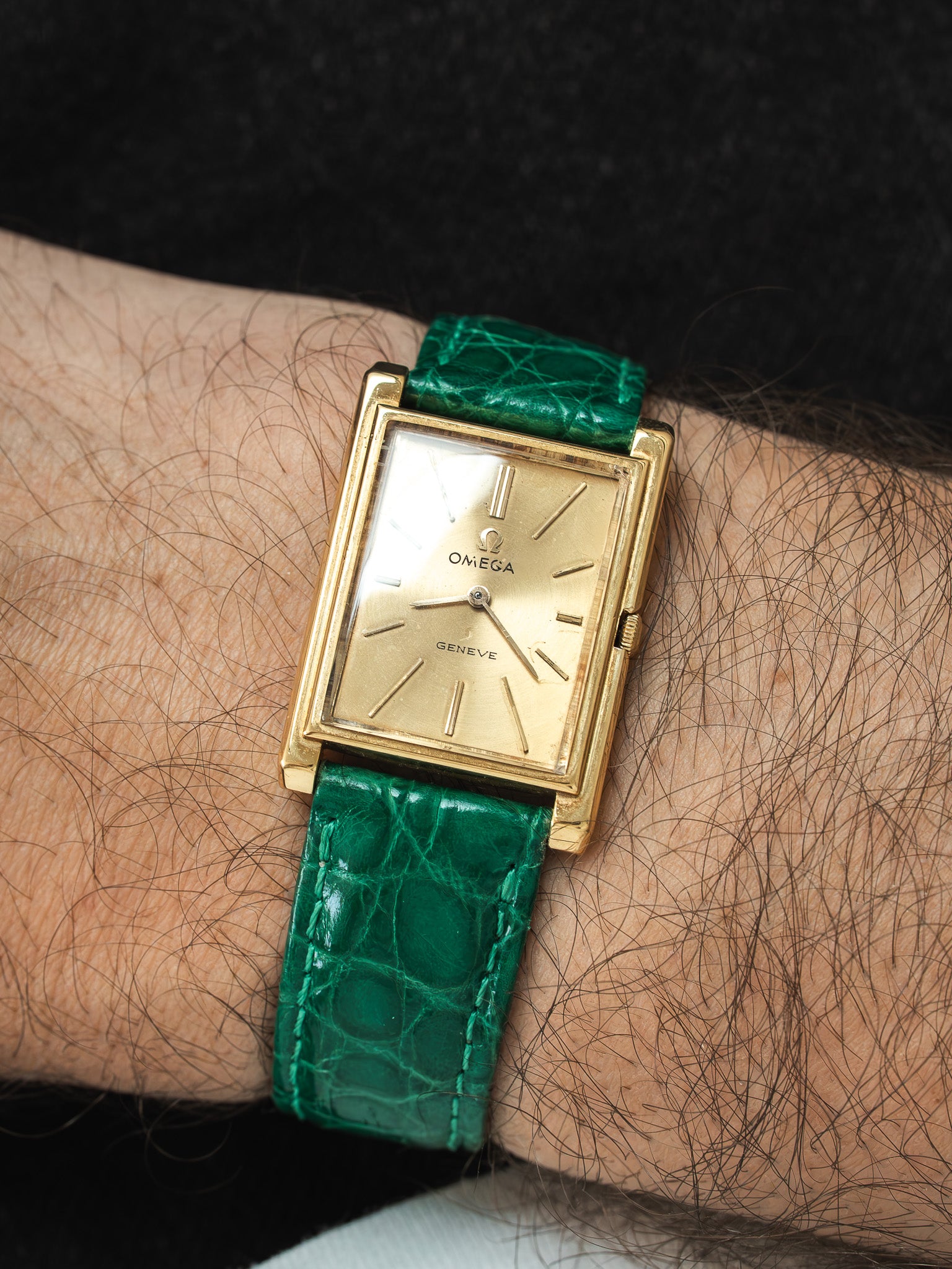 Montre Omega Genève 111.050 Vintage - Tank "Stepped" Or Jaune 18K (1964) - Atelier Victor
