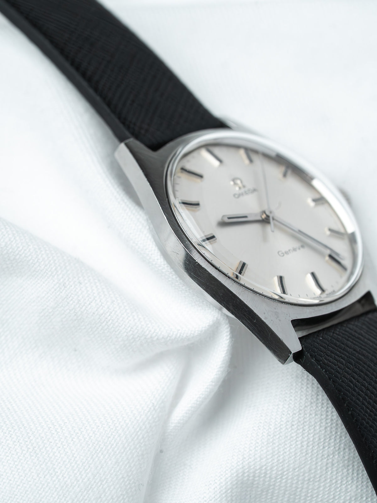 Omega Watch Genève 135.041 Acciaio — Cuscino Quadrante argentato (1968)