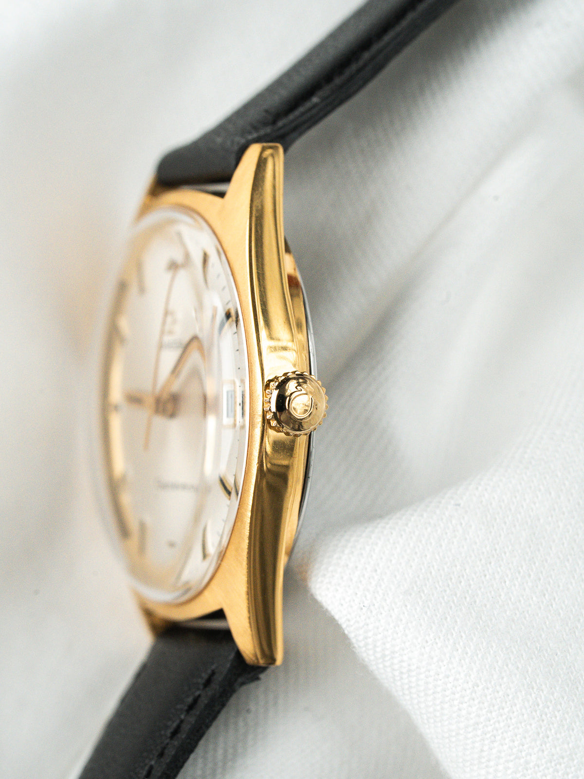 Omega Watch Genève 136.041 Gold-Plated — Silver Dial (1970)