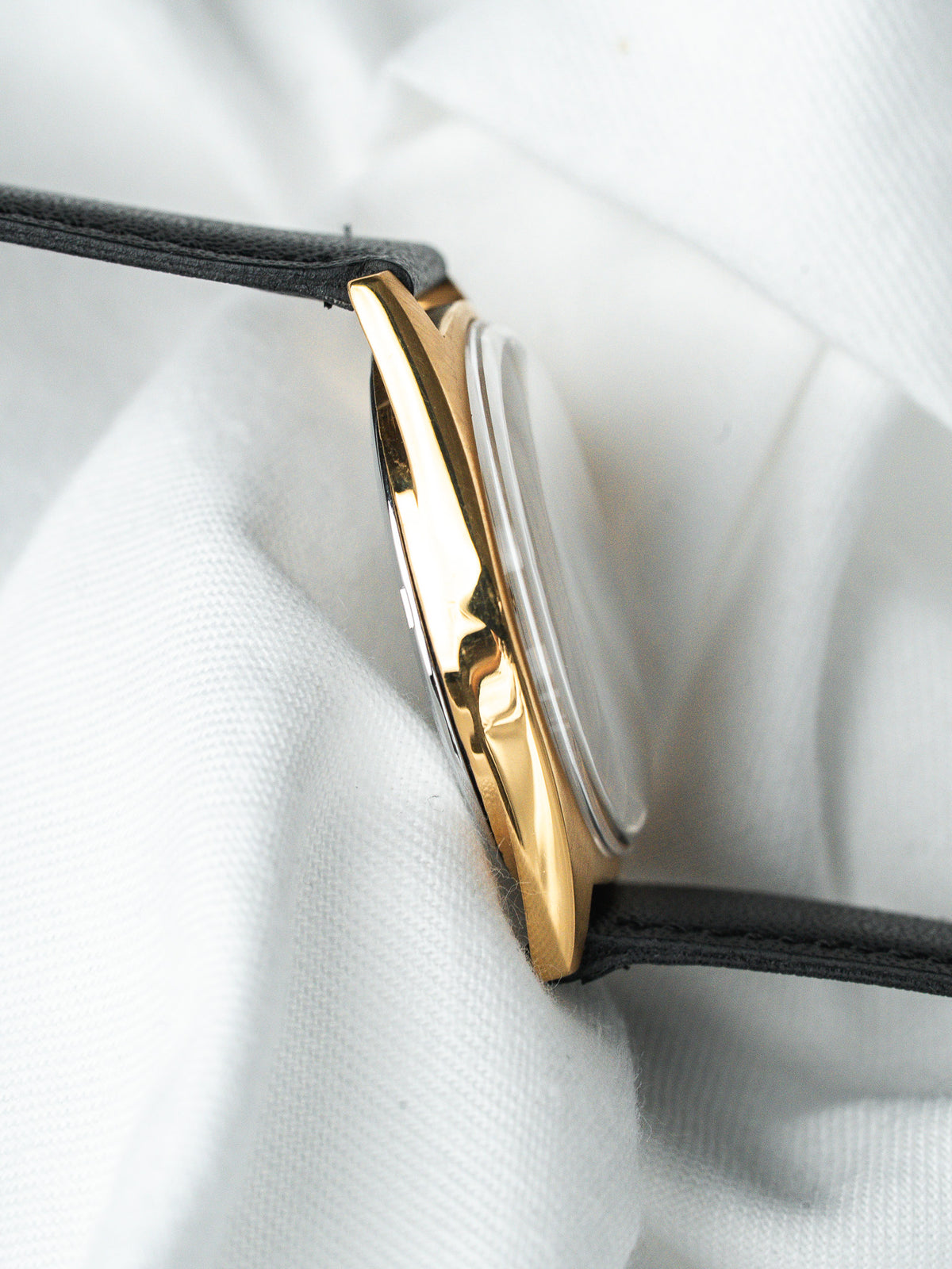 Omega Watch Genève 136.041 Gold-Plated — Silver Dial (1970)