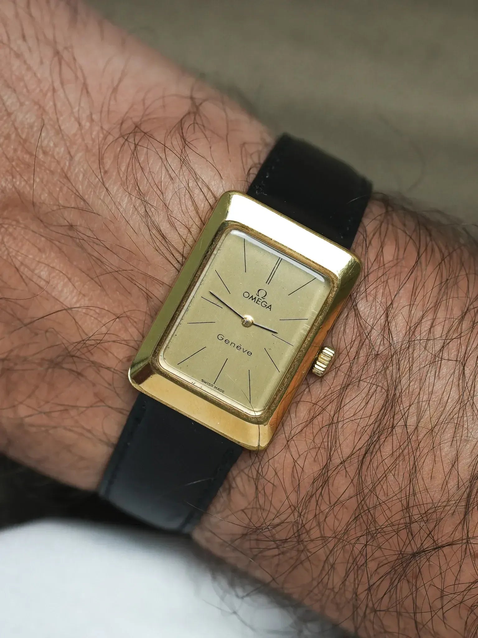 Montre Omega Genève Vintage (1974) – réf.511.0476 Rectangulaire & Mécanique - Atelier Victor
