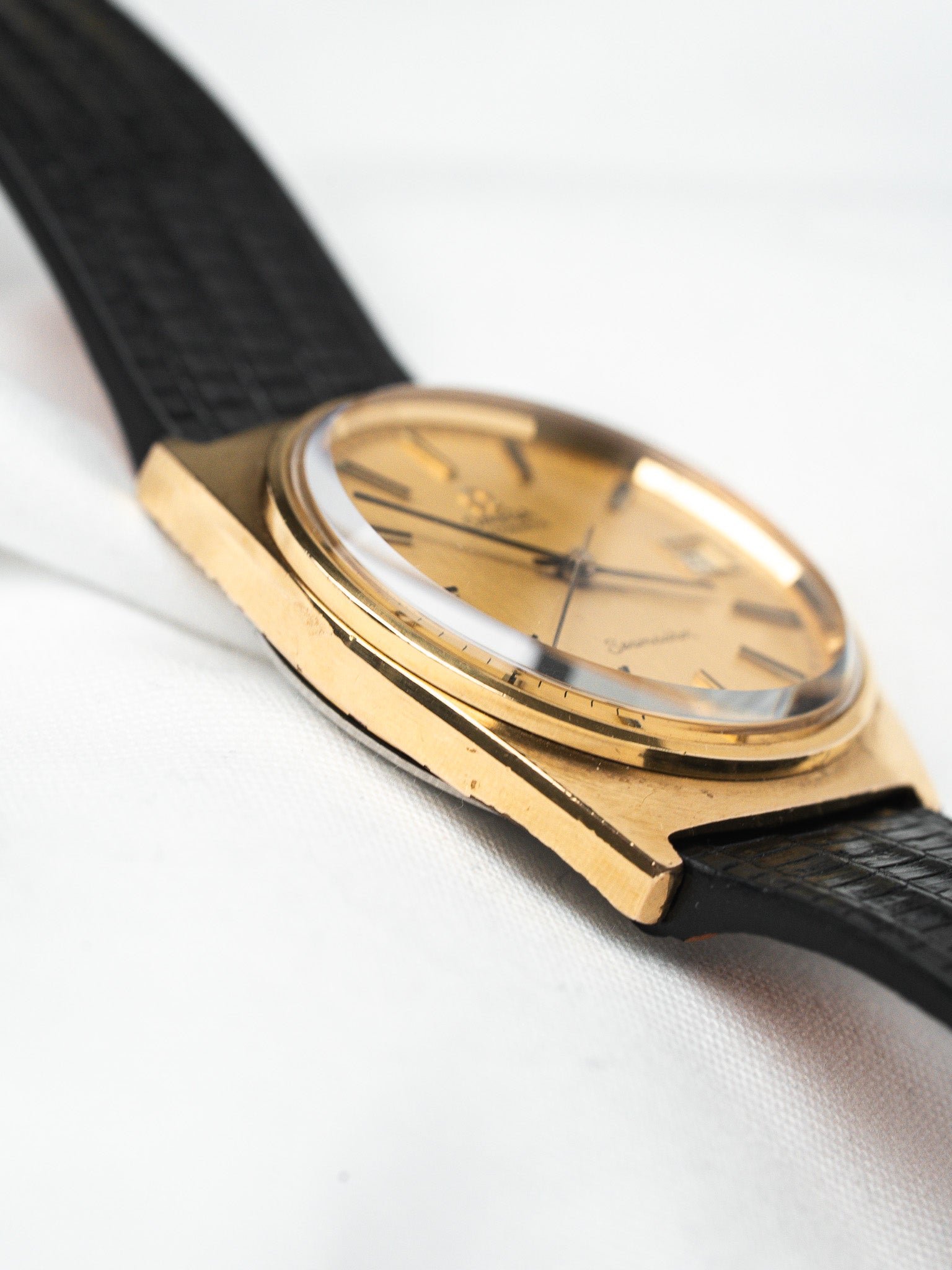 Часы Omega Seamaster Tonneau 166.0204 — Золотистый циферблат (1976)