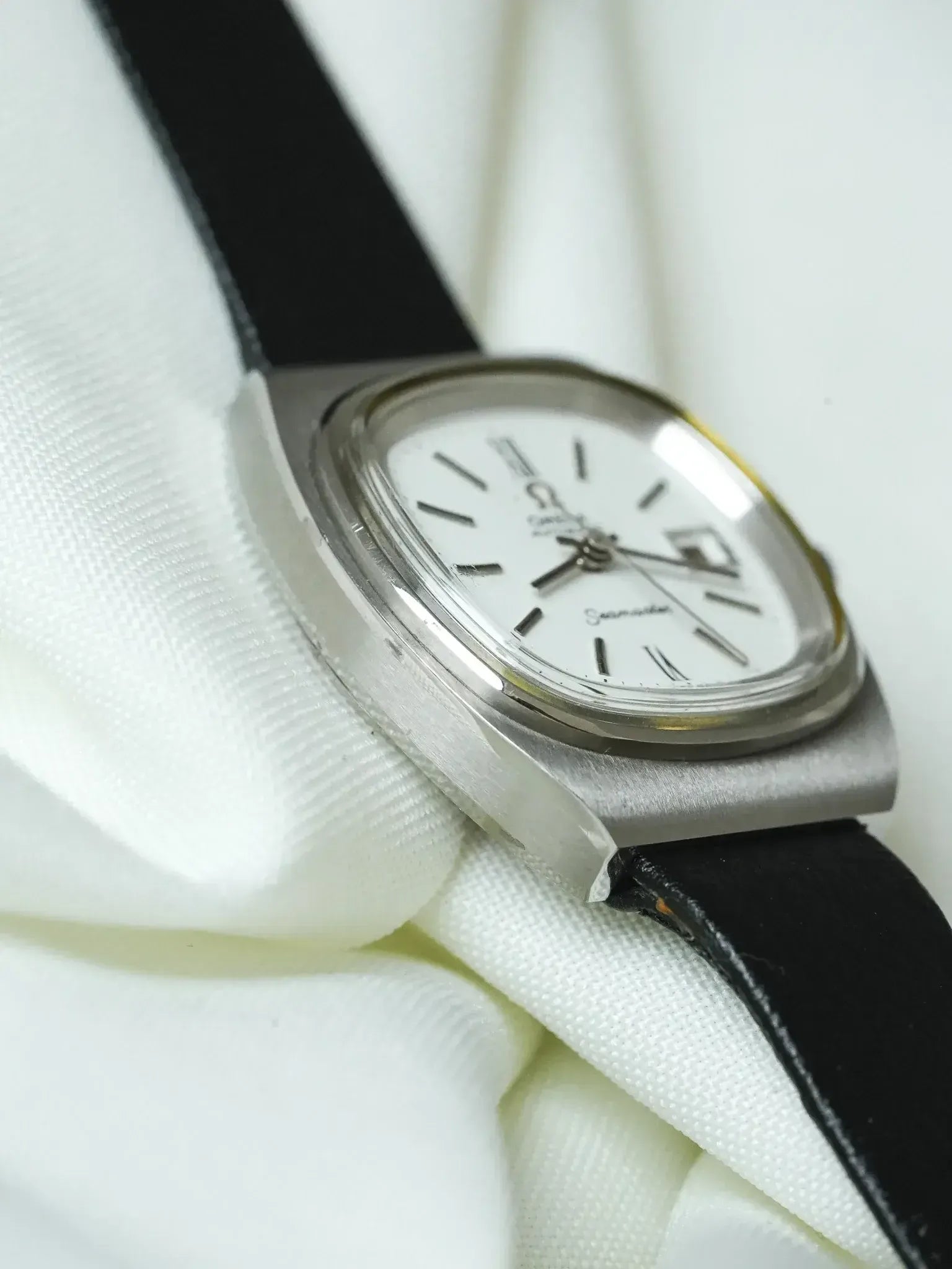 Montre Omega Seamaster Vintage - réf.566.0085 Mini TV blanc automatique - neuve de stock - 1970 - Atelier Victor
