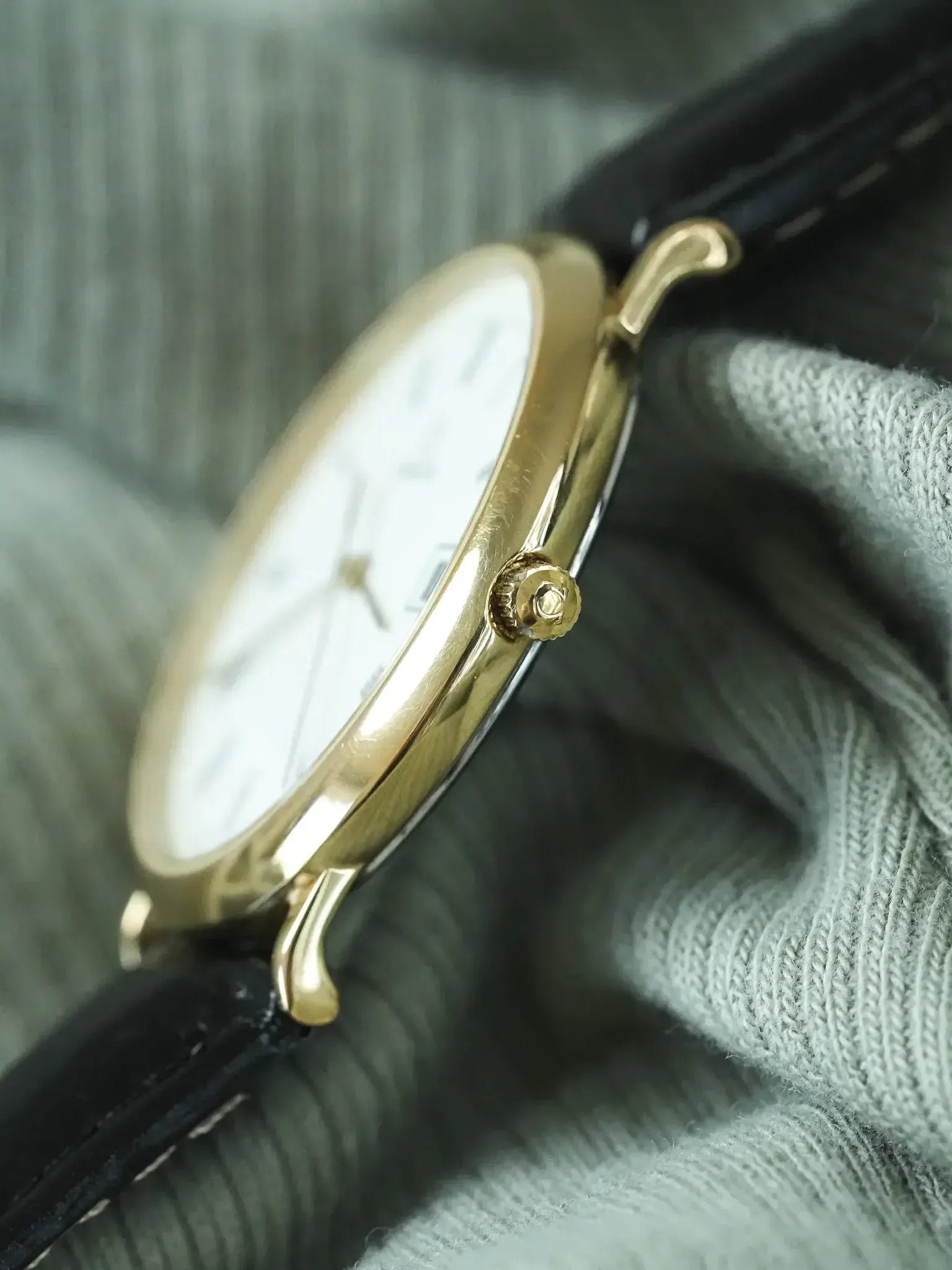 Montre Omega Vintage (1989) - Ronde Plaqué Or Date Cadran Blanc Romain - Atelier Victor