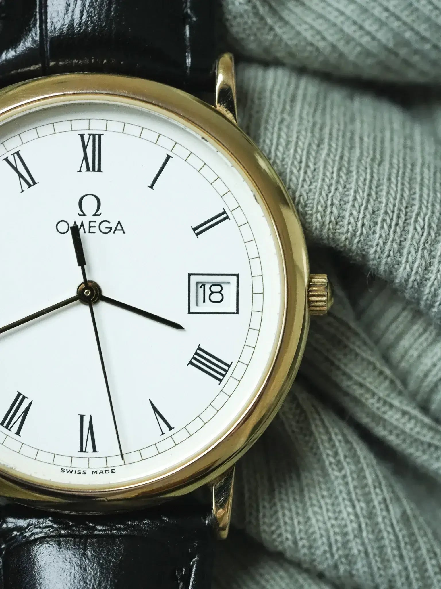 Montre Omega Vintage (1989) - Ronde Plaqué Or Date Cadran Blanc Romain - Atelier Victor