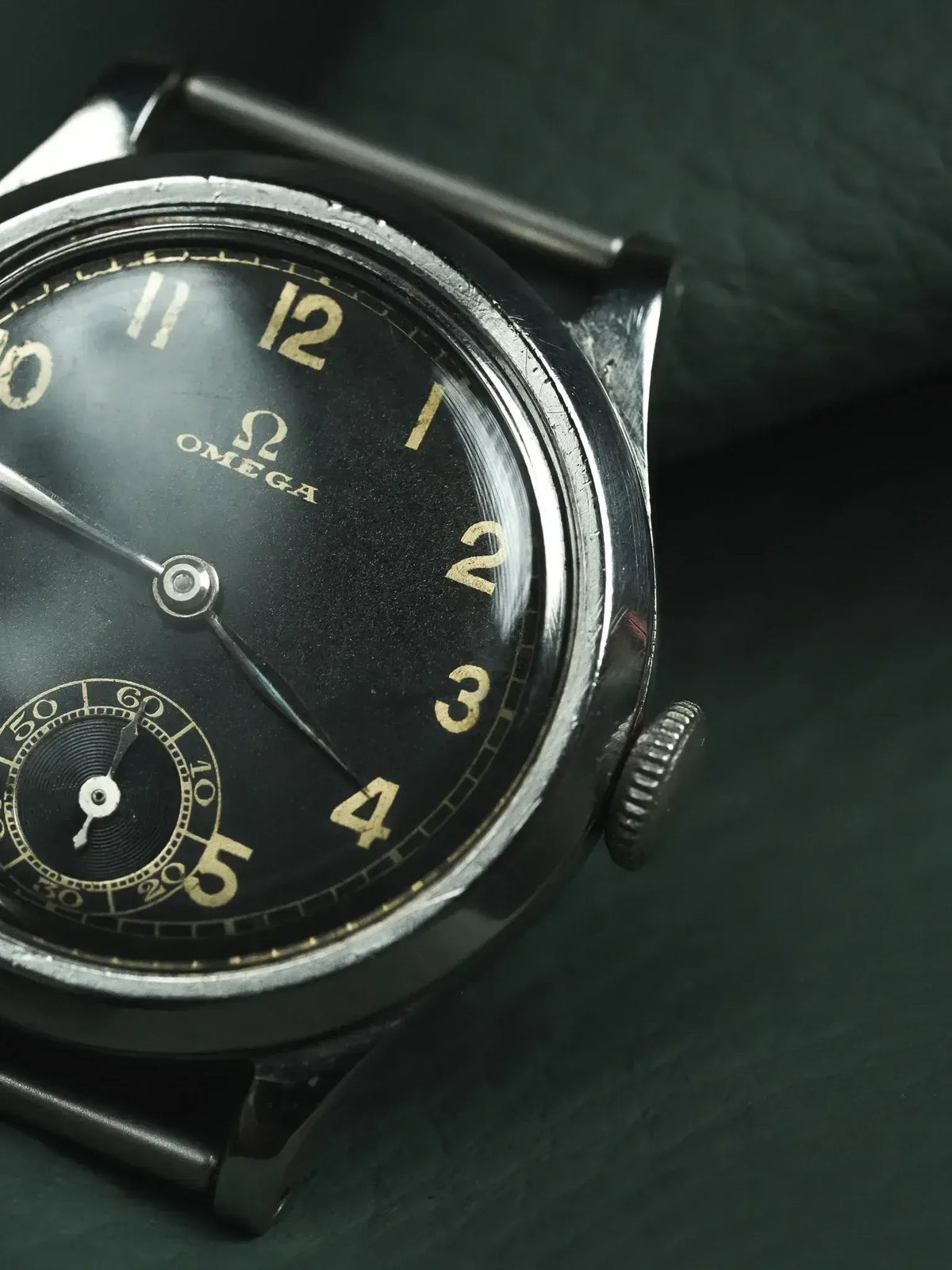 Boîtier acier de 30mm vu de face - Montre Omega Petite Seconde Cadran Gilt Vintage - Atelier Victor