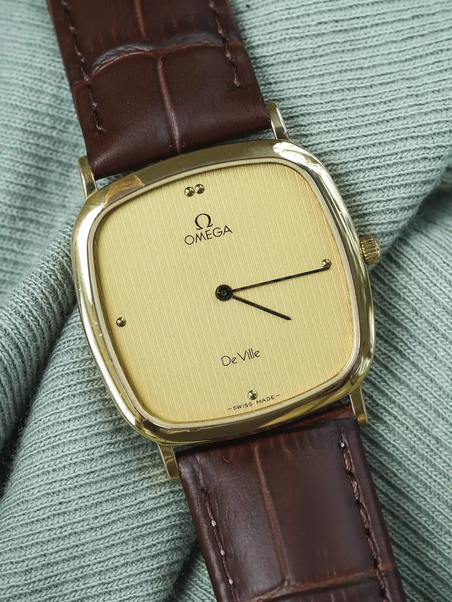 Montre Omega Vintage - TV Plaqué Or Cadran Tapisserie (Années 1990) - Atelier Victor