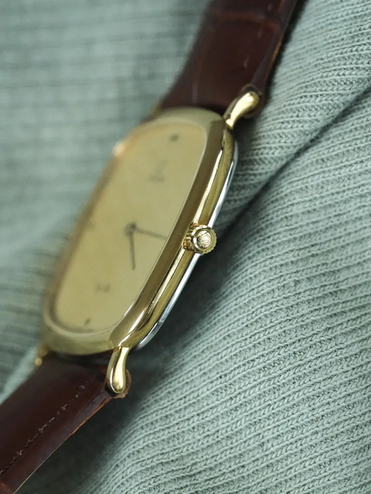 Montre Omega Vintage - TV Plaqué Or Cadran Tapisserie (Années 1990) - Atelier Victor