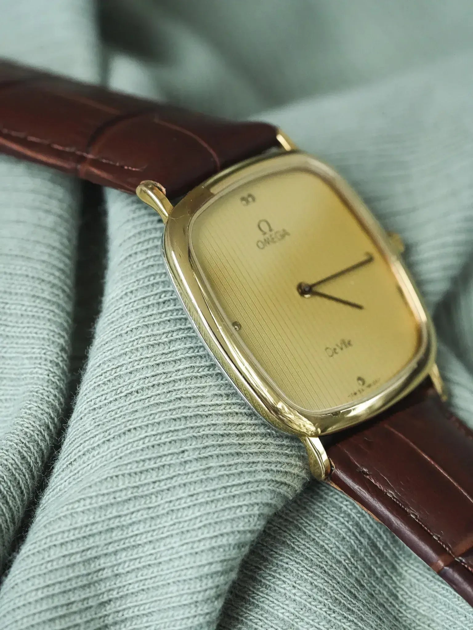 Montre Omega Vintage - TV Plaqué Or Cadran Tapisserie (Années 1990) - Atelier Victor