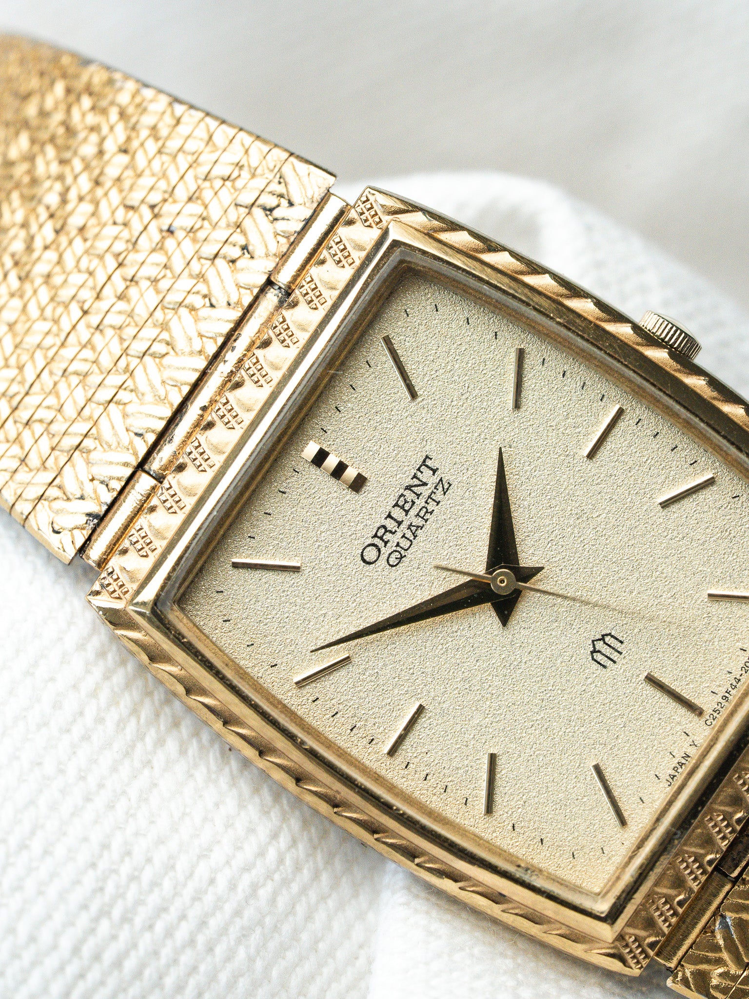 Montre Orient Vintage - Tonneau OR maille tressée (Années 1980s) - Atelier Victor