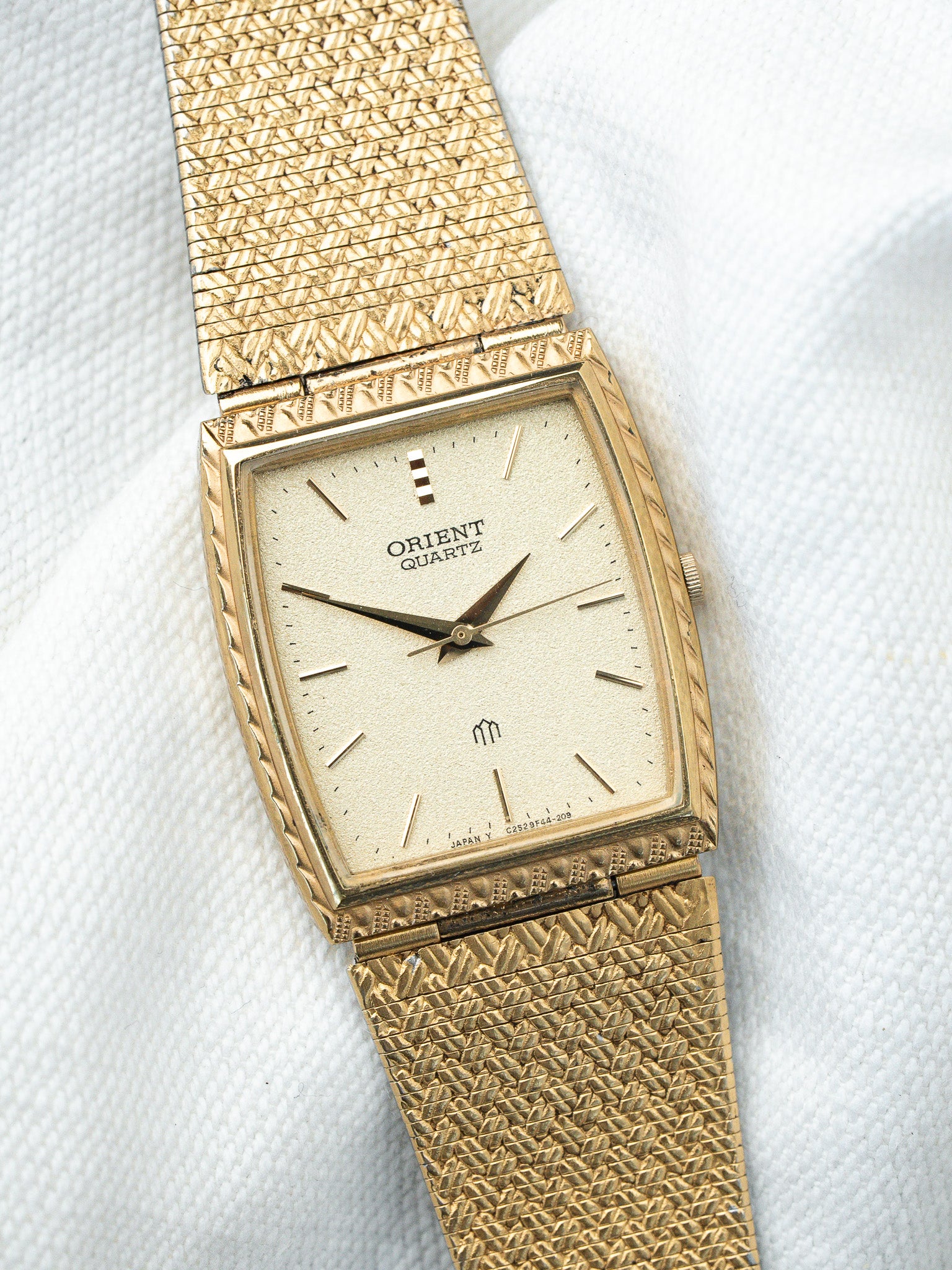 Montre Orient Vintage - Tonneau OR maille tressée (Années 1980s) - Atelier Victor