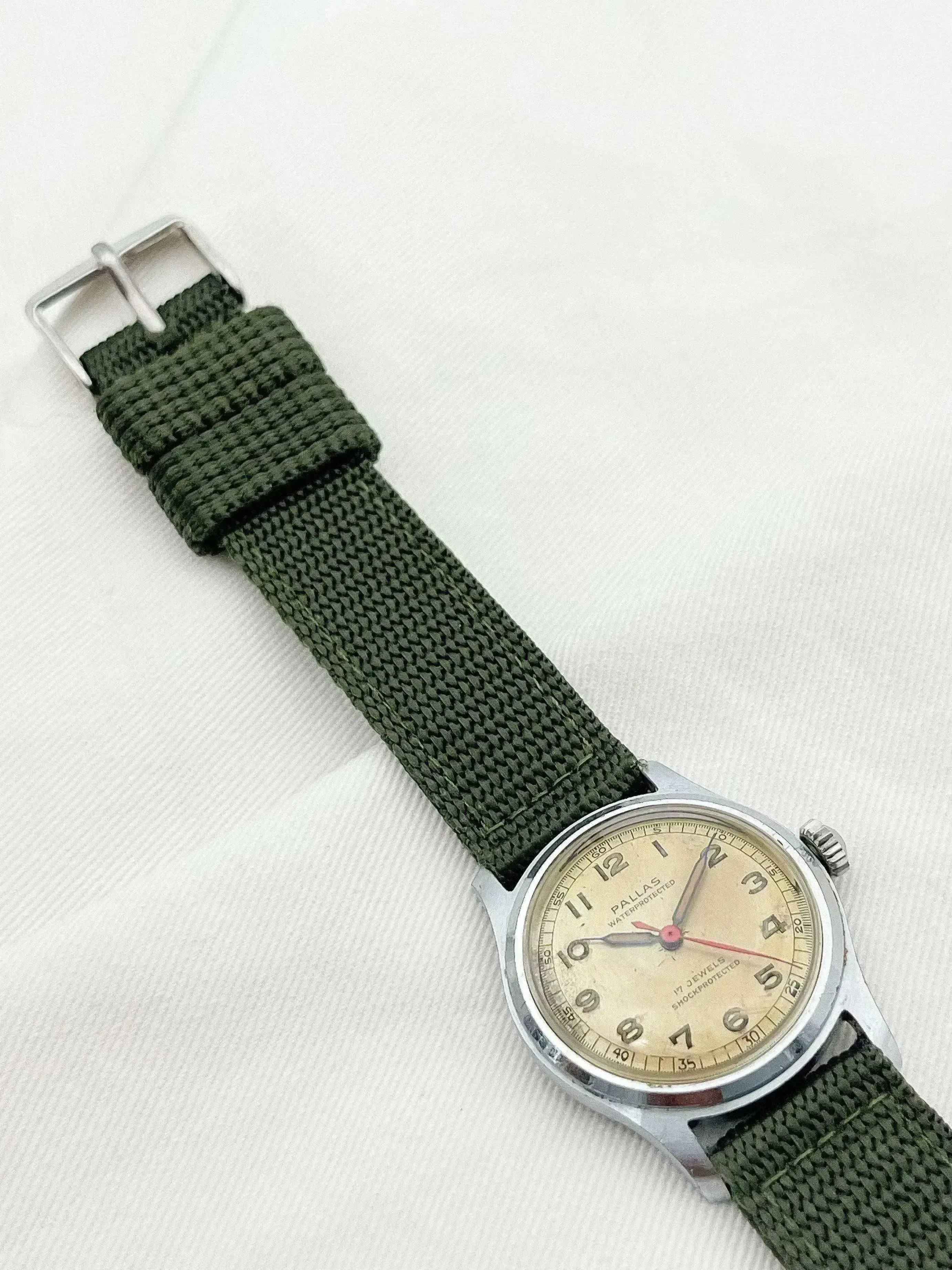 Montre Pallas Vintage - Militaire bracelet vert tissu - 1960s - Atelier Victor