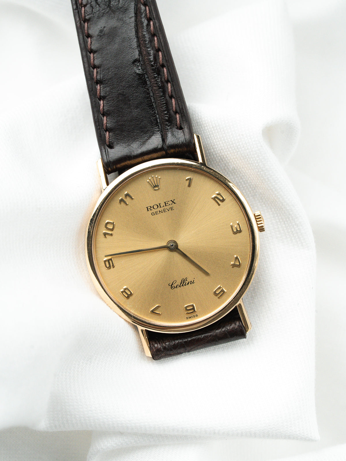Tres cuartos de la caja y de la correa - Reloj Rolex Cellini 5112 Oro amarillo 18k - Atelier Victor