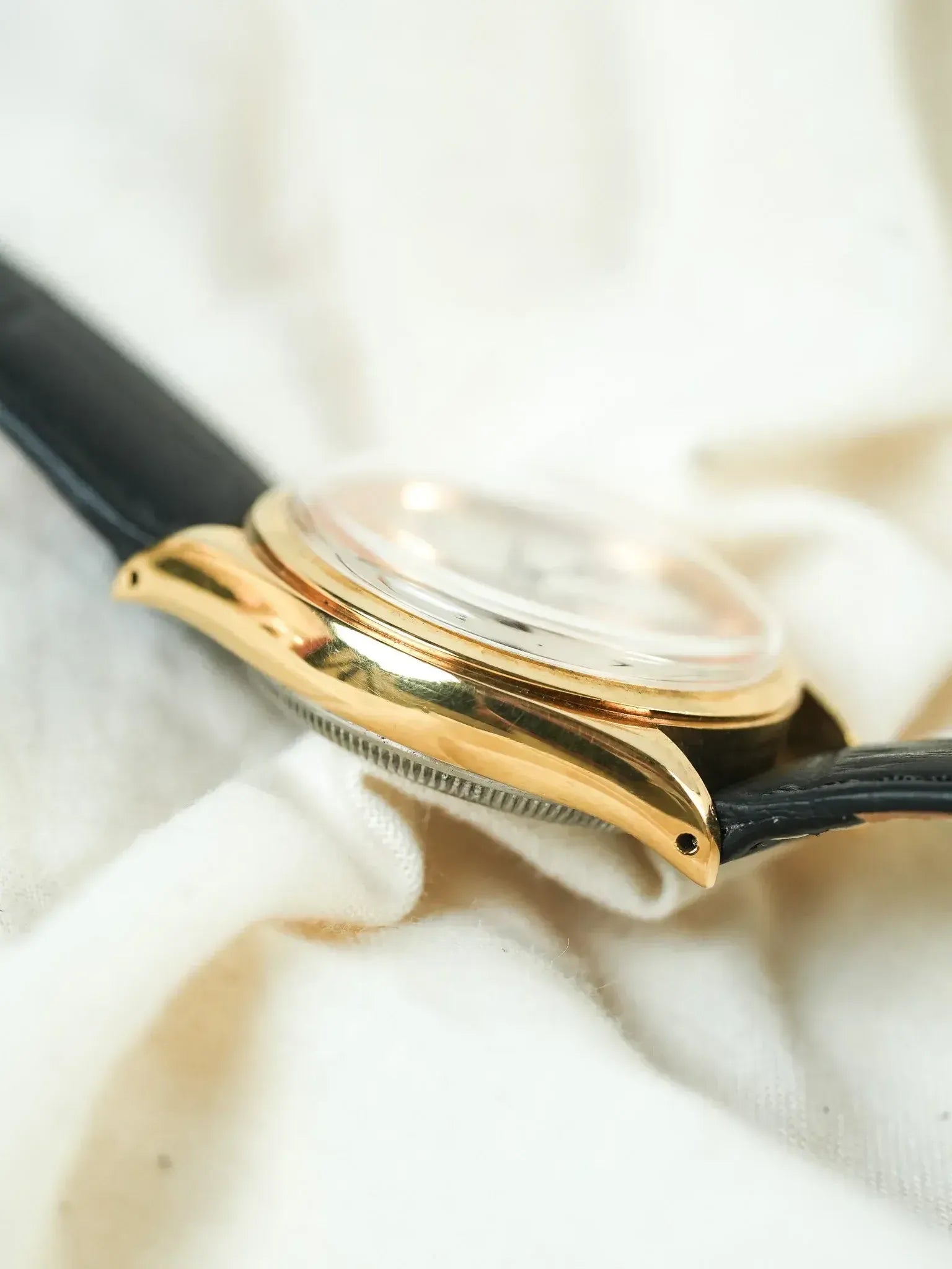 Montre Rolex Oysterdate Precision 6094 Vintage - 34mm Plaqué Or Crème (1952) - Atelier Victor