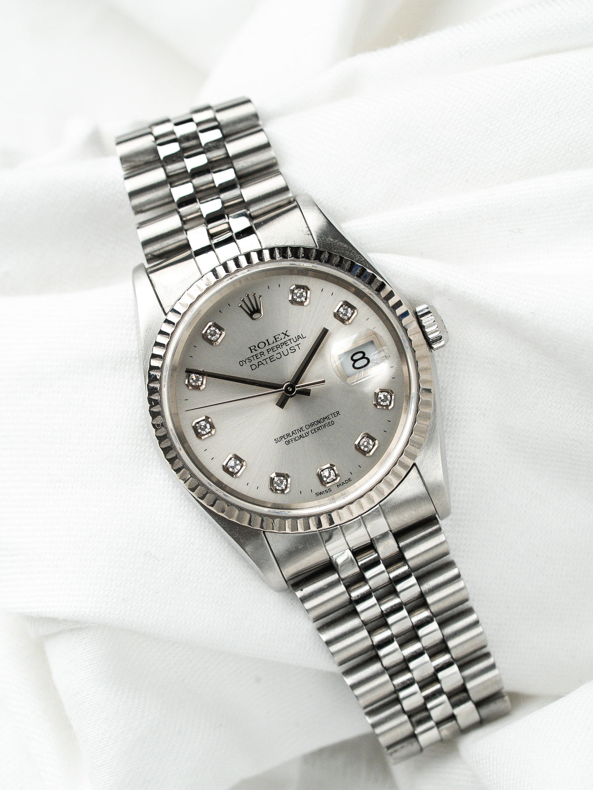 Angled view on Jubilee bracelet - Vintage Rolex Datejust Watch 16234 - Atelier Victor