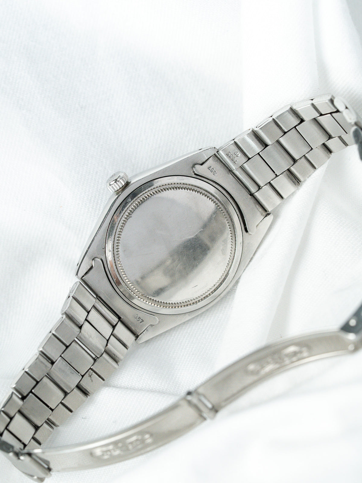 Case back screwed down - Rolex Oysterdate Precision 6694 Watch - Atelier Victor