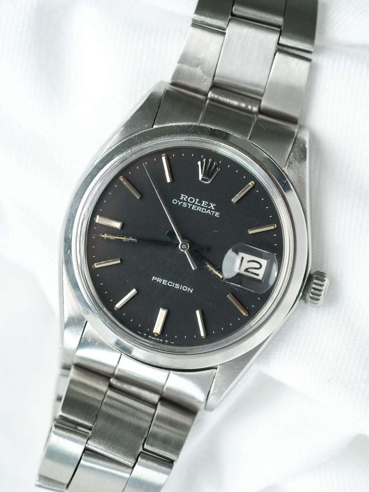 Front view on fabric - Rolex Oysterdate Precision 6694 Watch - Atelier Victor