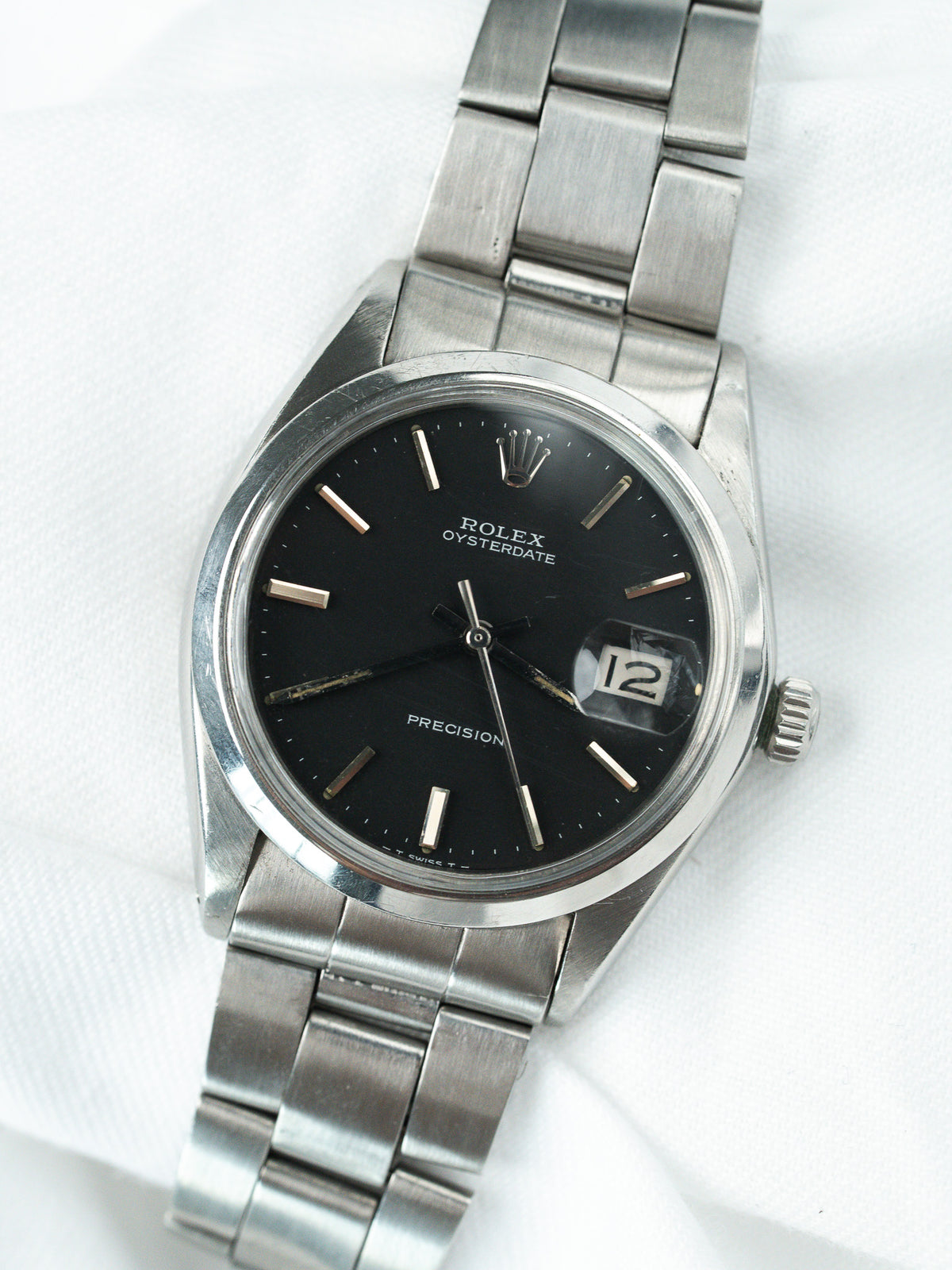 Case Oyster at an angle - Rolex Oysterdate Precision 6694 Watch - Atelier Victor