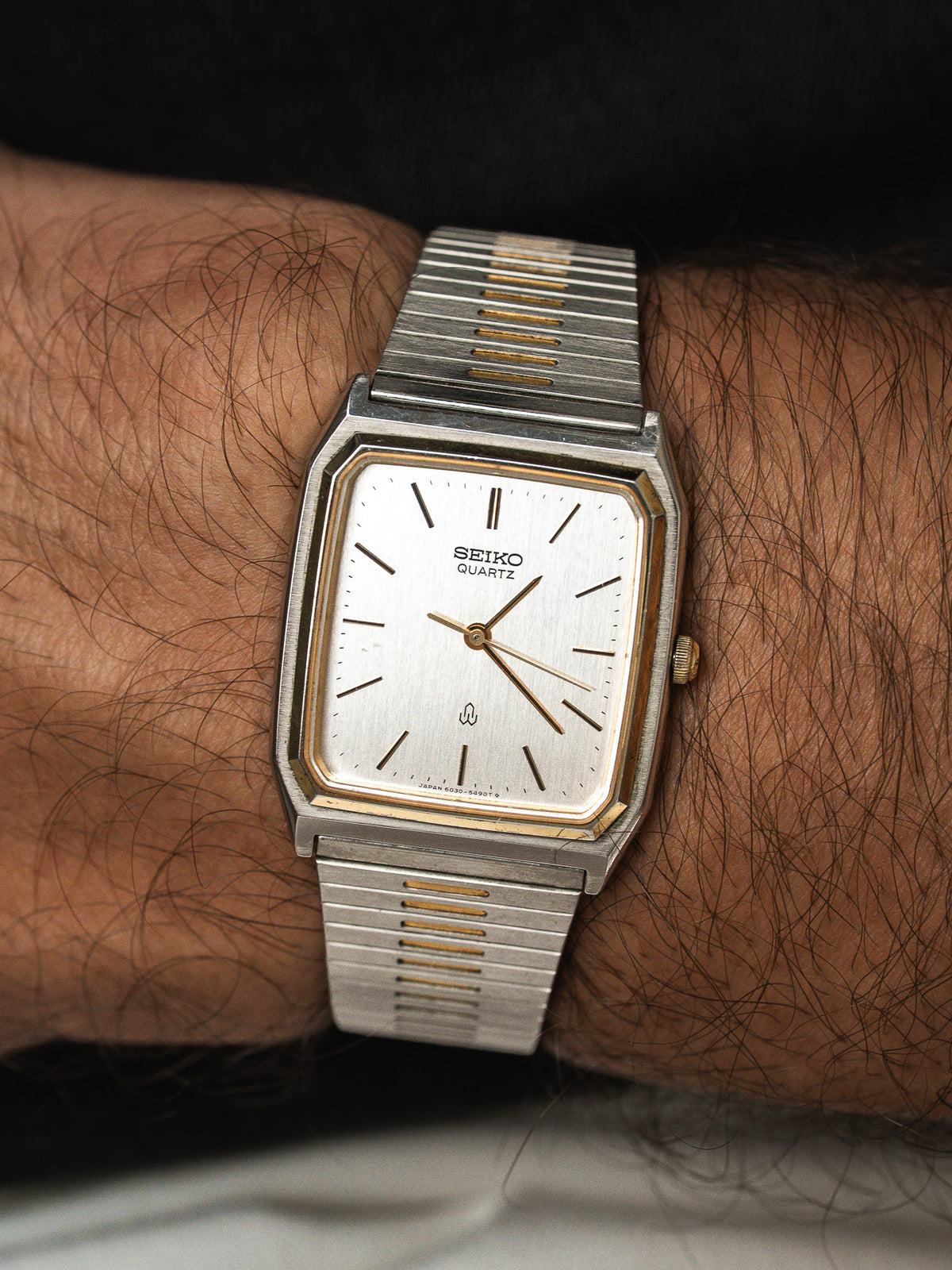 Portée au poignet - Montre Seiko Tank 6030-5430 - Atelier Victor