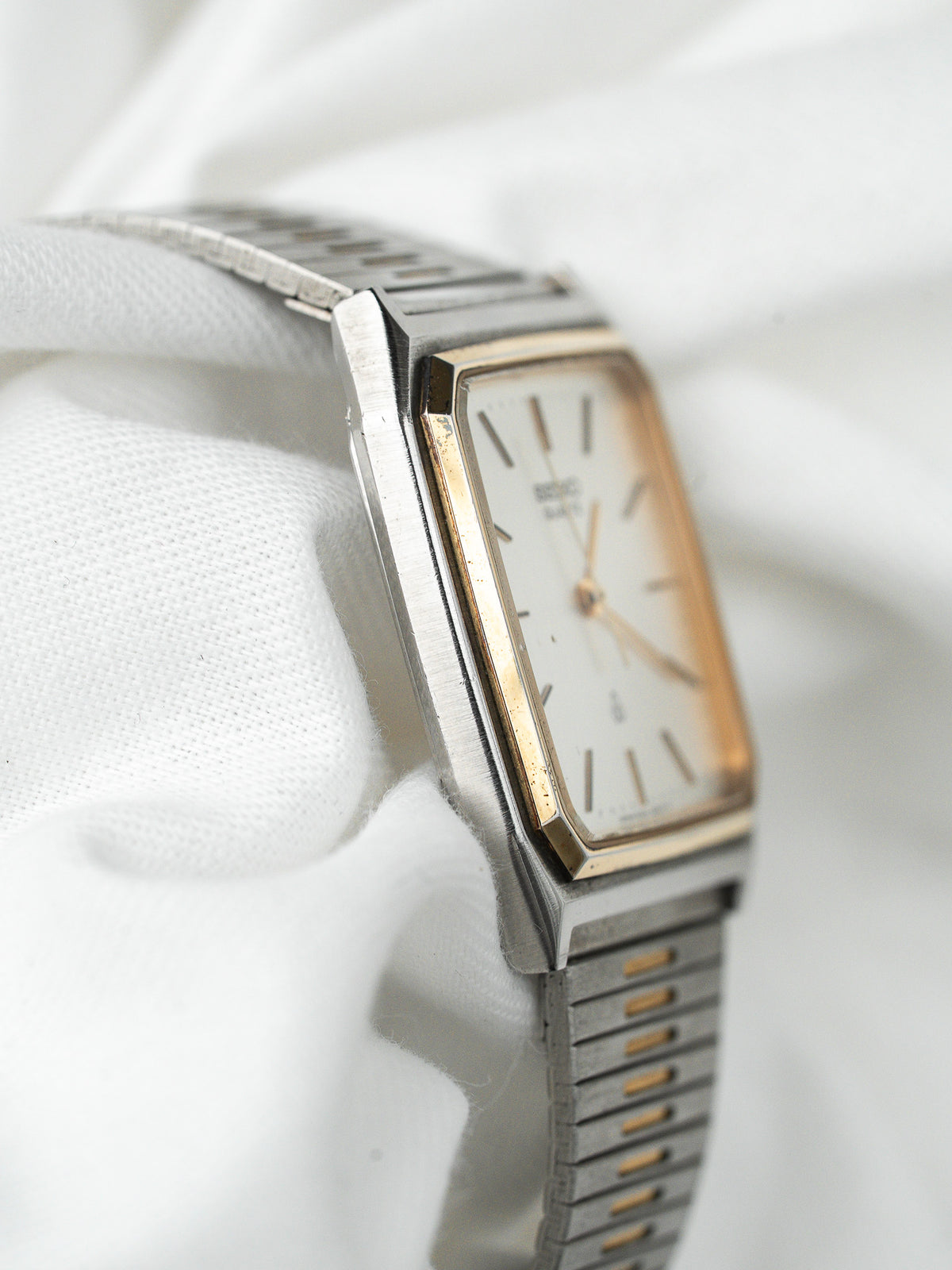 Profil du boîtier de 5,7mm - Montre Seiko Tank 6030-5430 - Atelier Victor