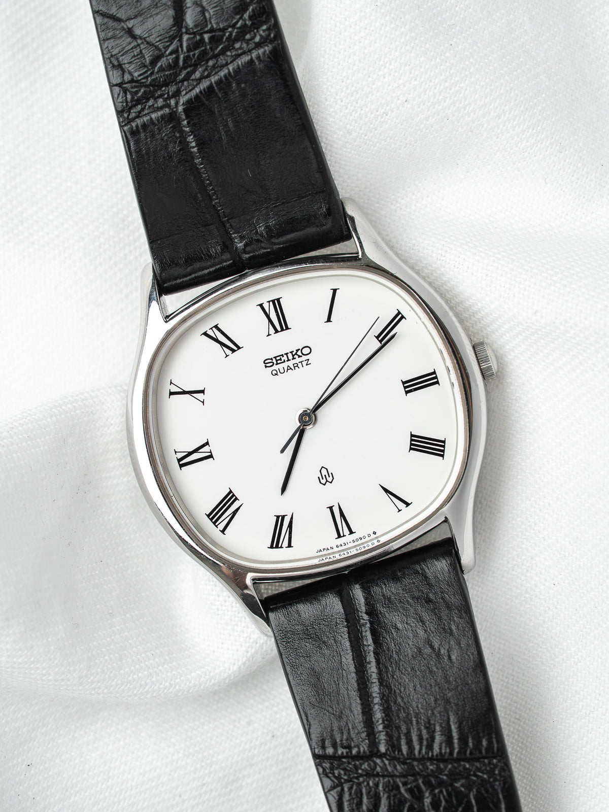 Seiko Quartz vintage watch with white dial, Roman numerals, black leather strap