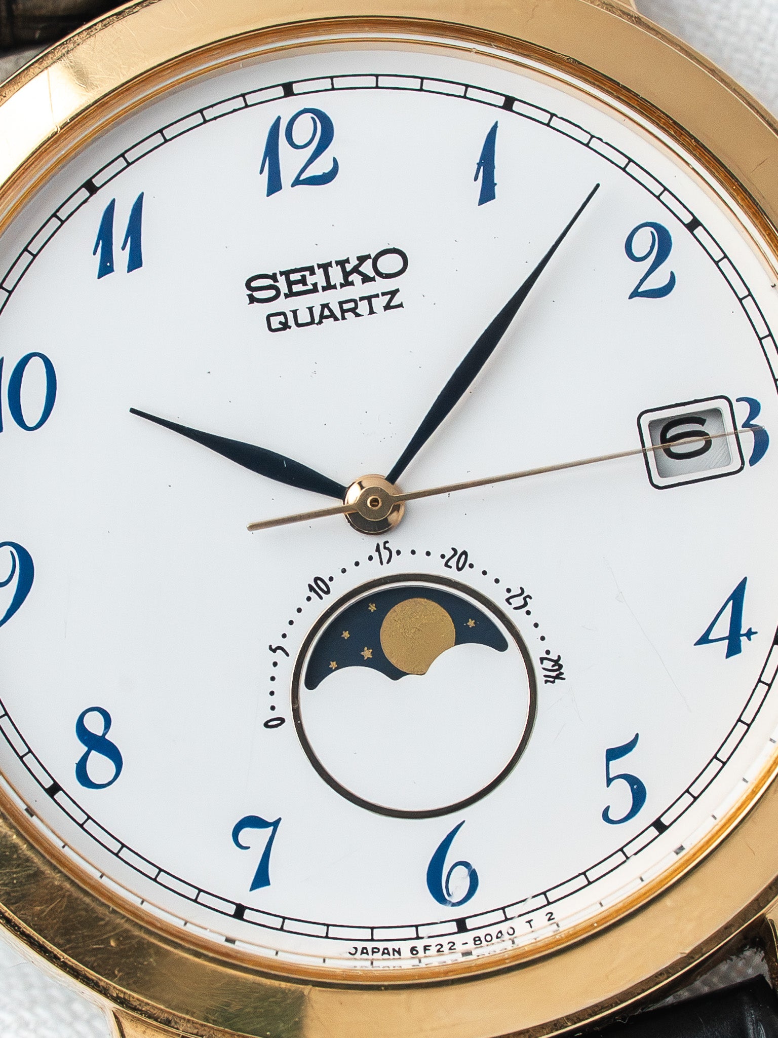Vintage Watch Seiko - 6F22-8029 Gold-Plated — Moonphase White Dial (1990)