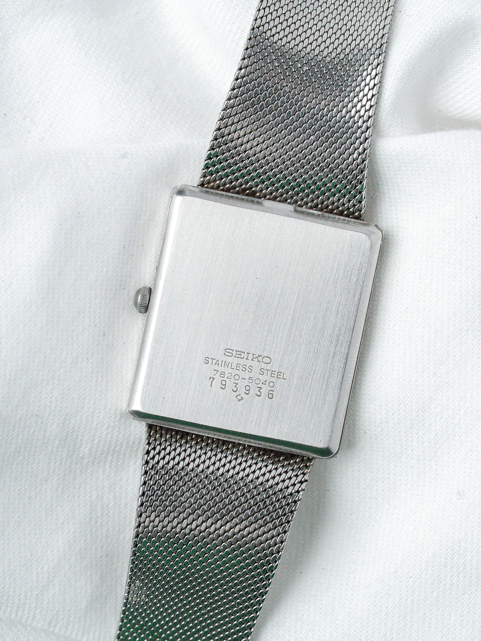 Montre Seiko 7820-5040 Acier — Rectangulaire Maille Milanaise (1980s)