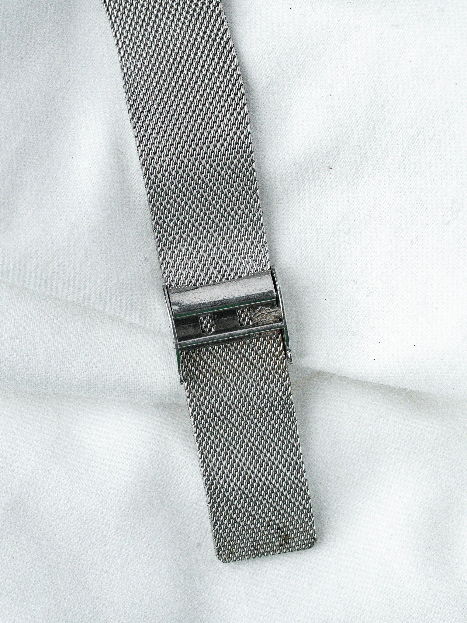 Montre Seiko 7820-5040 Acier — Rectangulaire Maille Milanaise (1980s)