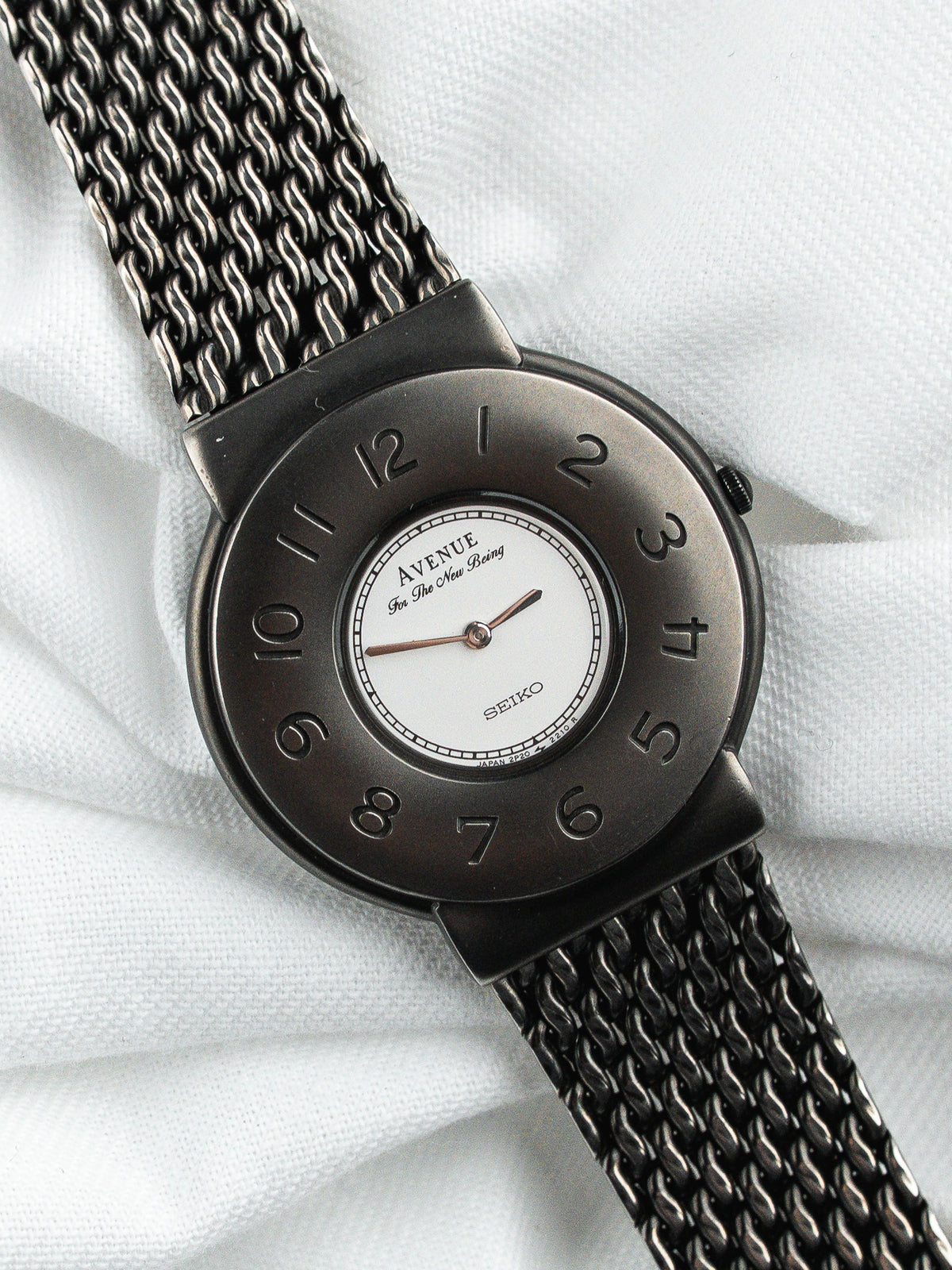 Montre Seiko Avenue vintage, boîtier et bracelet en acier noir, cadran blanc