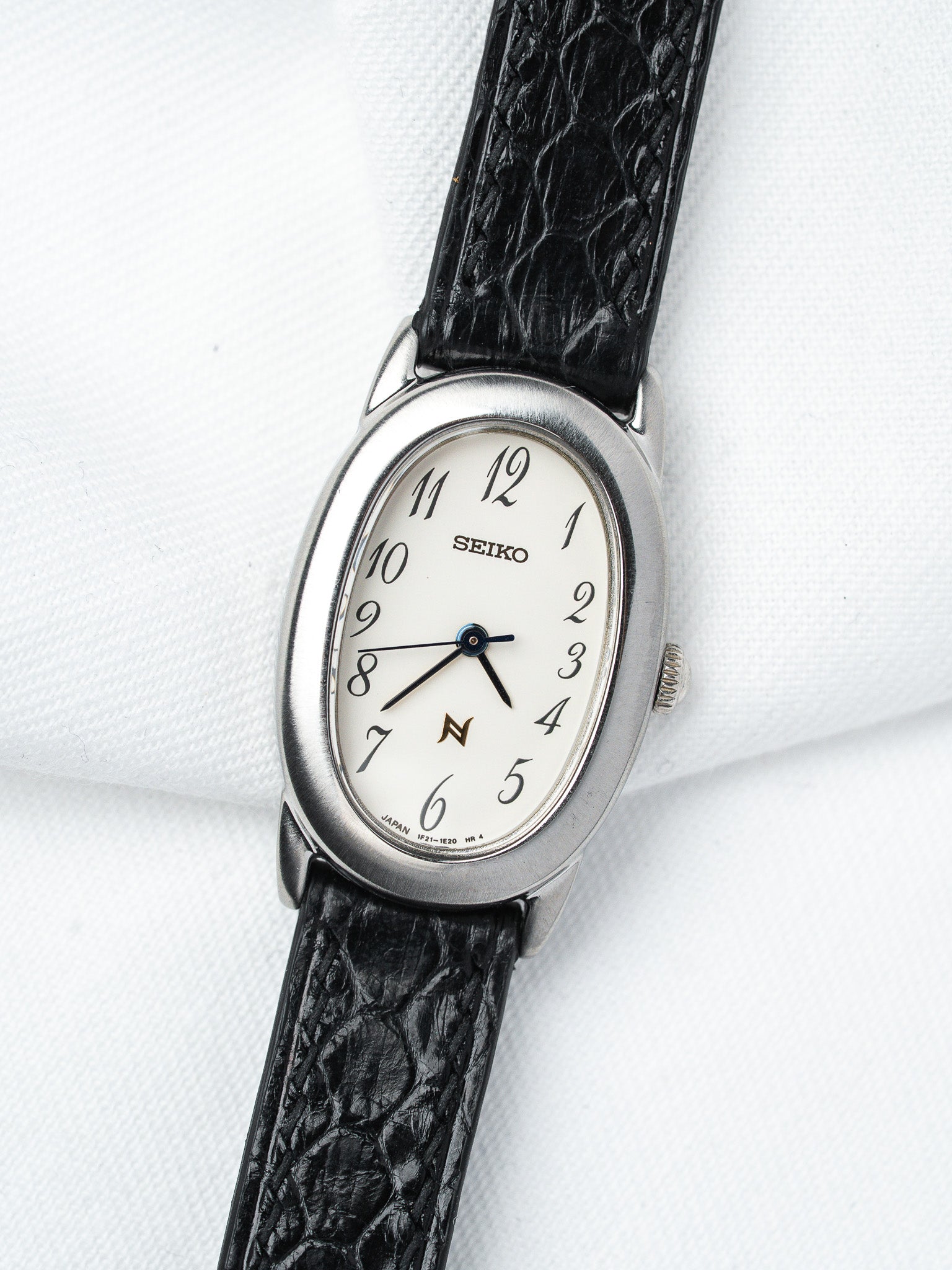 Винтажные часы Seiko Baignoire, сталь — белый циферблат, арабские цифры (2001)