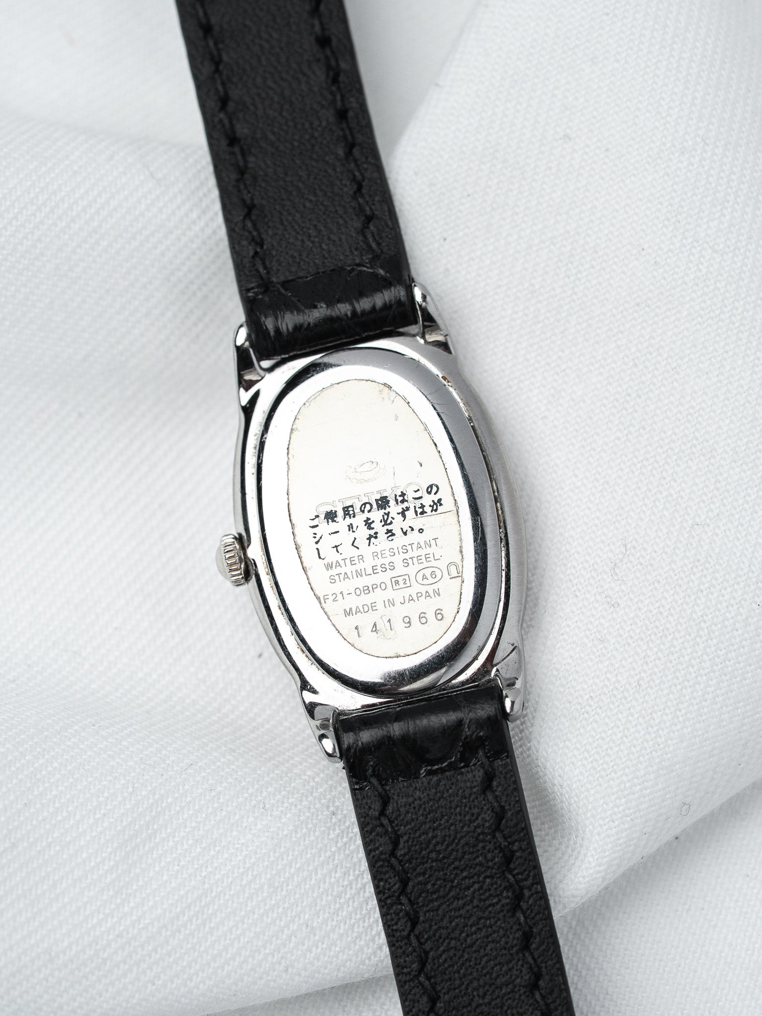 Винтажные часы Seiko Baignoire, сталь — белый циферблат, арабские цифры (2001)