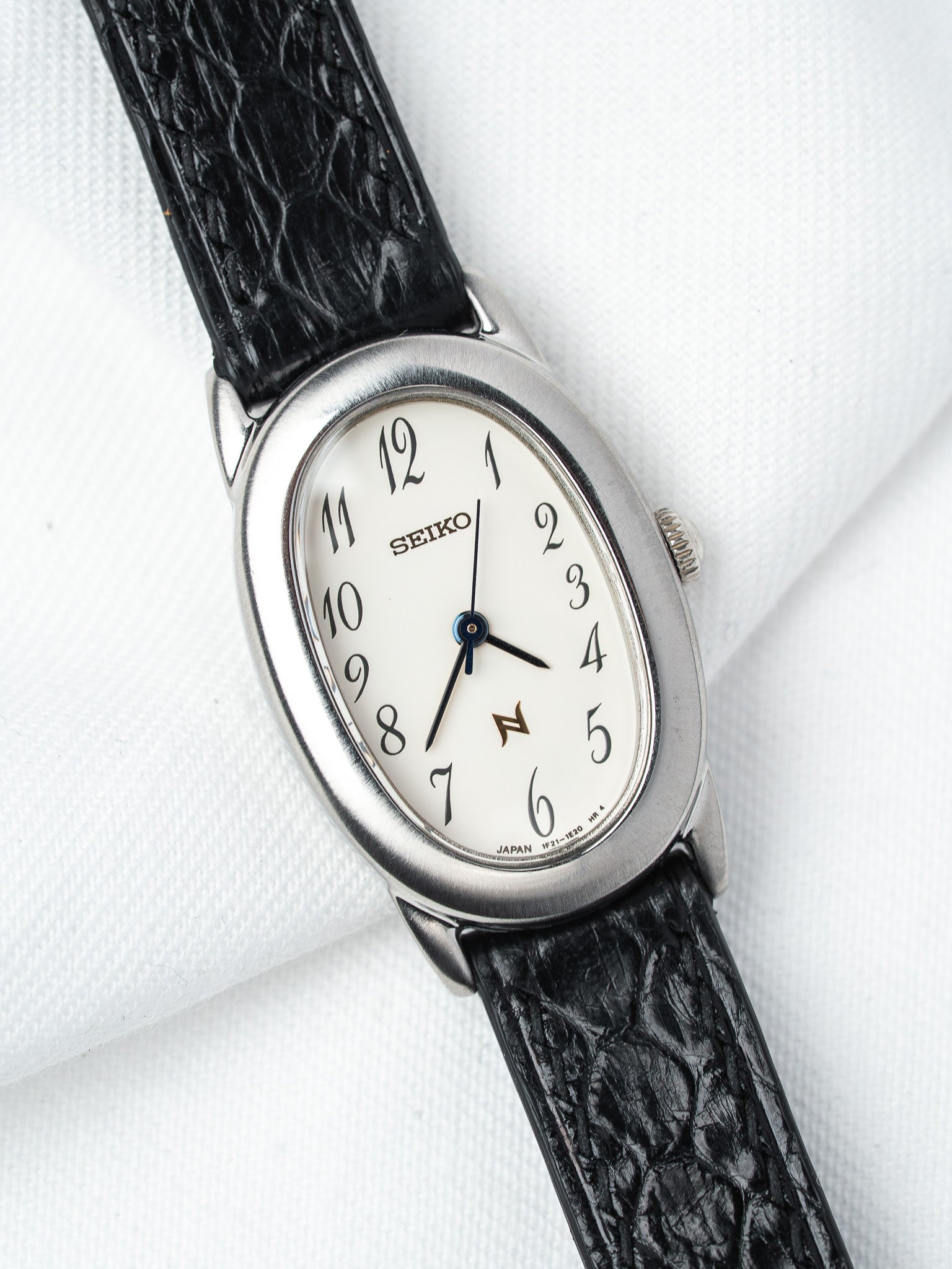 Винтажные часы Seiko Baignoire, сталь — белый циферблат, арабские цифры (2001)