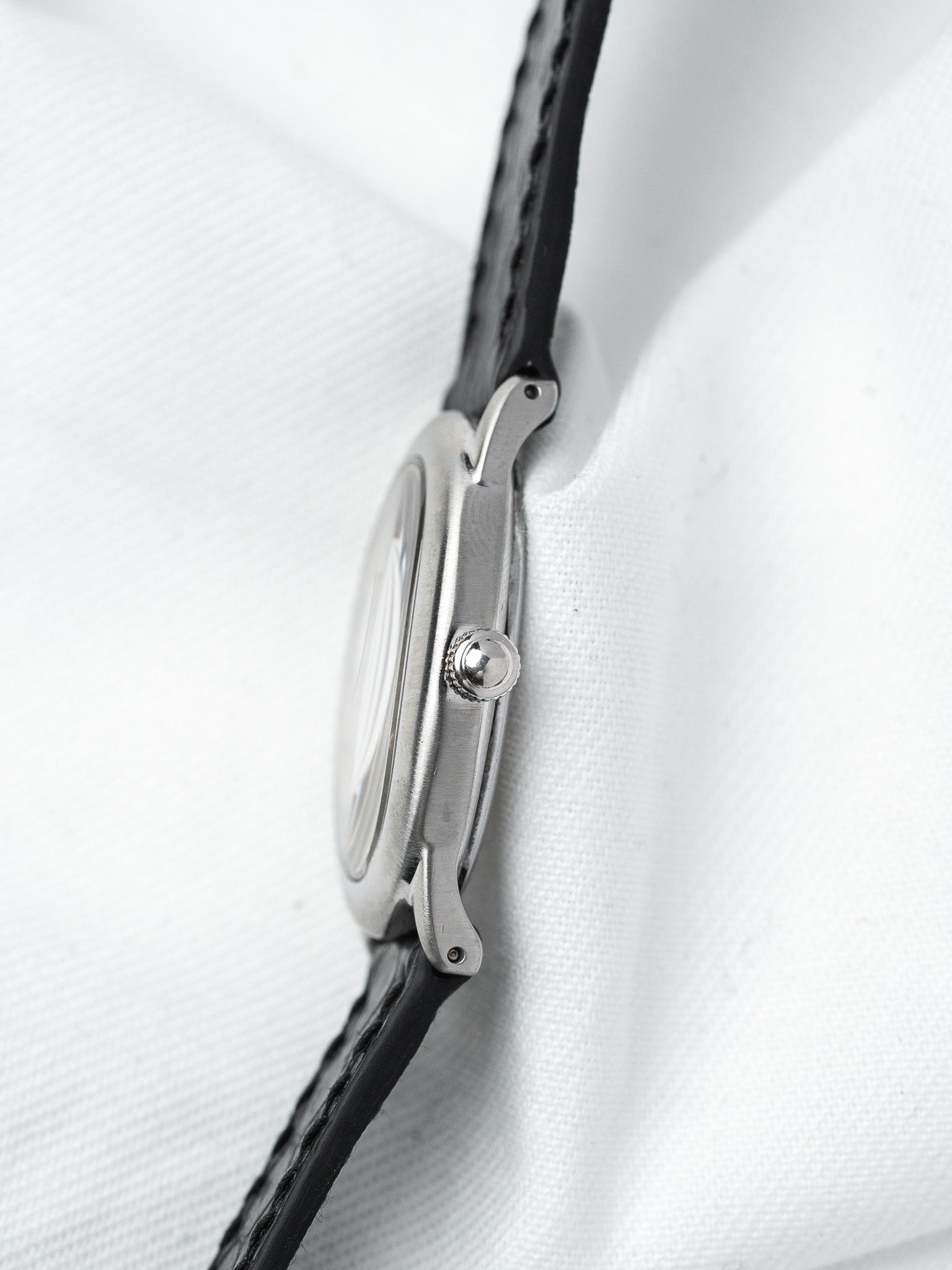 Винтажные часы Seiko Baignoire, сталь — белый циферблат, арабские цифры (2001)