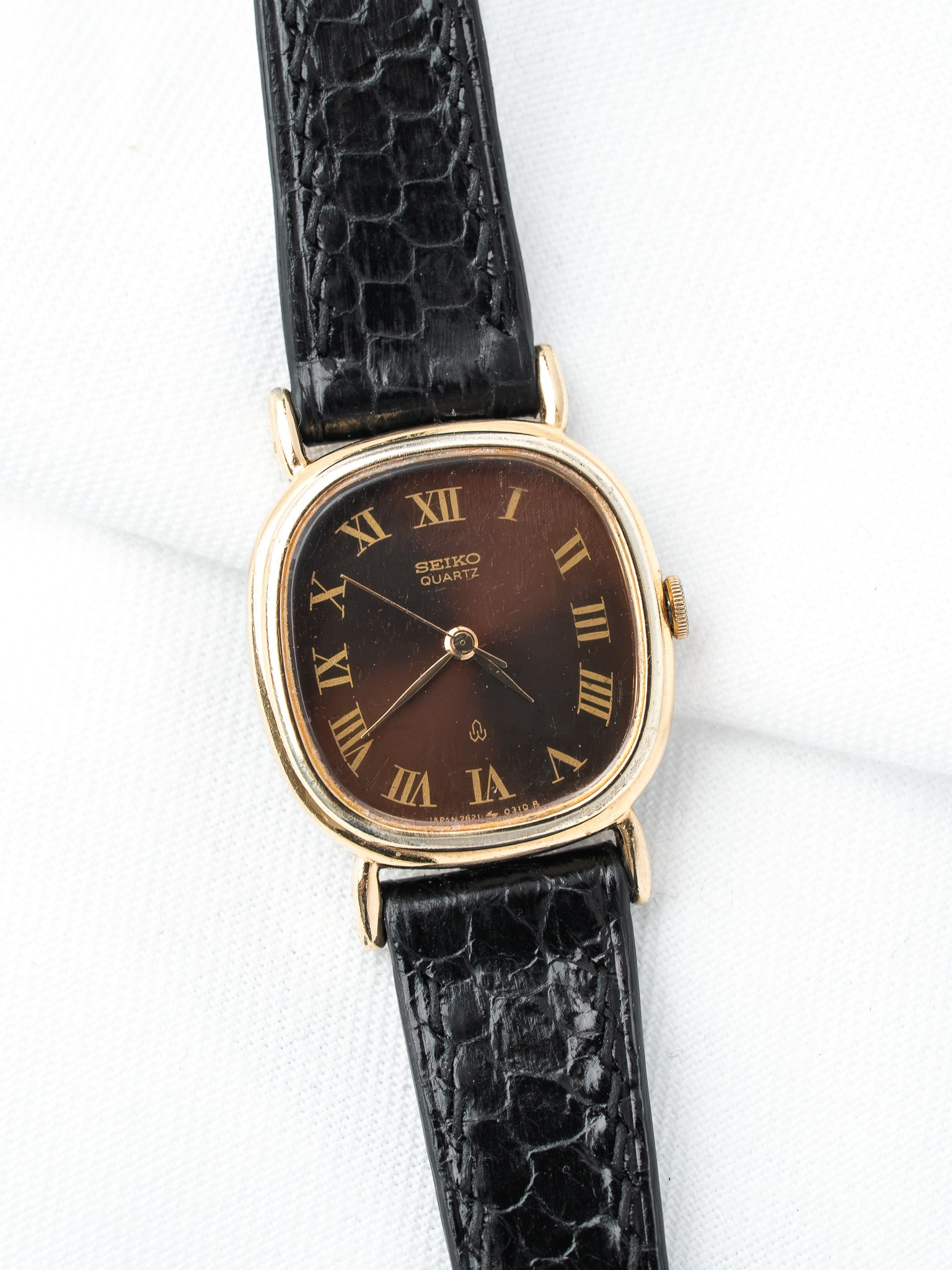 Seiko Quartz vintage watch with gold case, brown dial, Roman numerals, black alligator strap