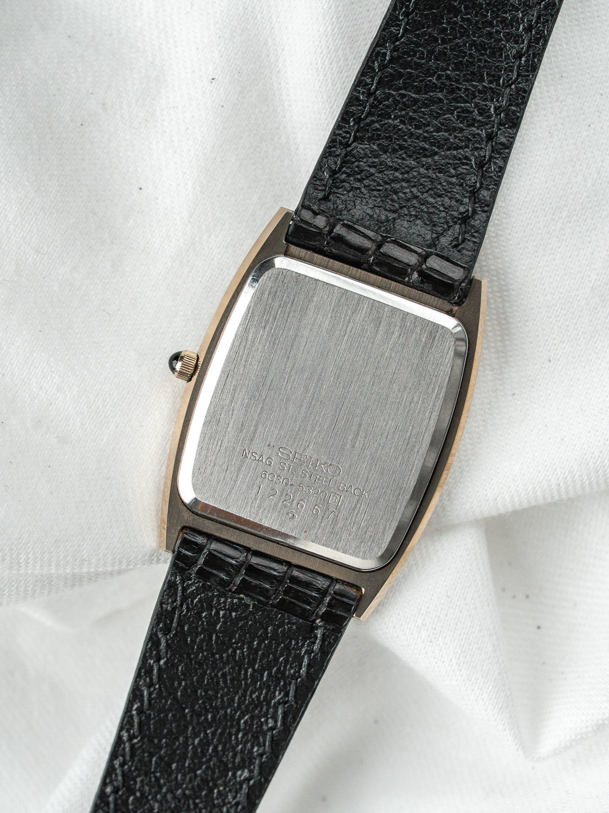 Profilo della cassa di 5,2 mm di spessore - Orologio Seiko Dolce 6030-5320 Vintage - Atelier Victor