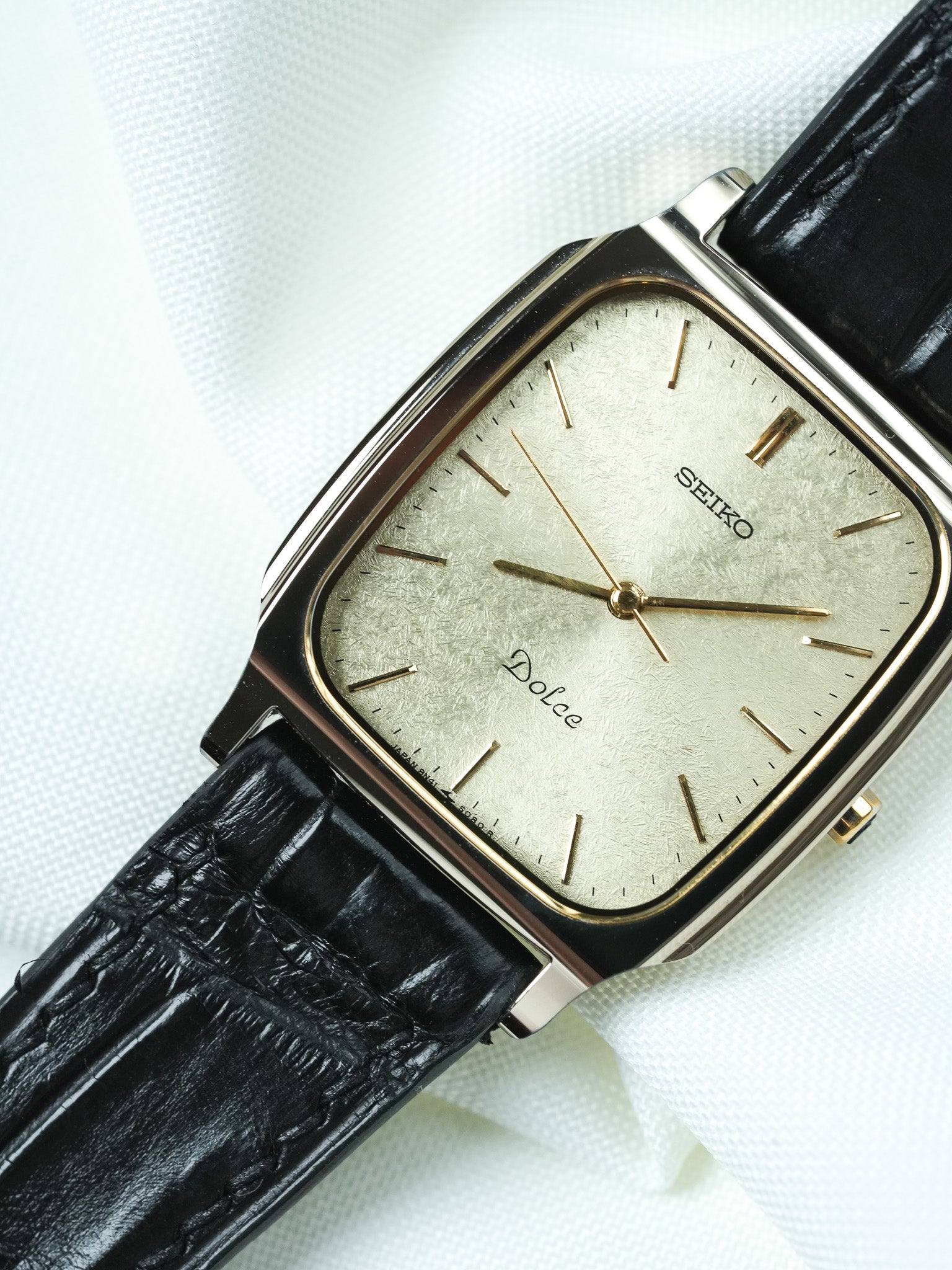 Montre Seiko Dolce Vintage - Tank Stepped Or Cadran Sable (1980)