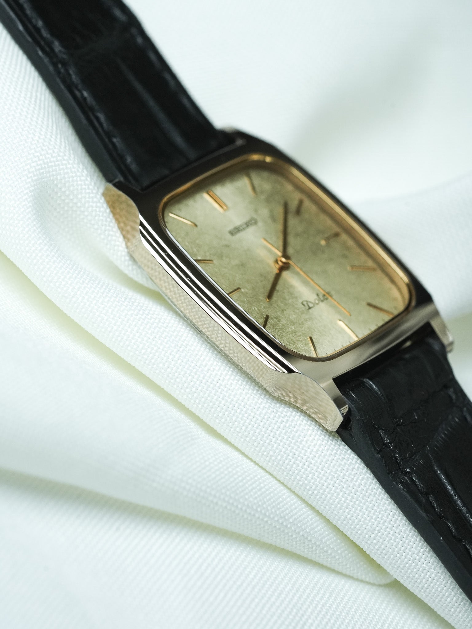 Montre Seiko Dolce Vintage - Tank Stepped Or Cadran Sable (1980)